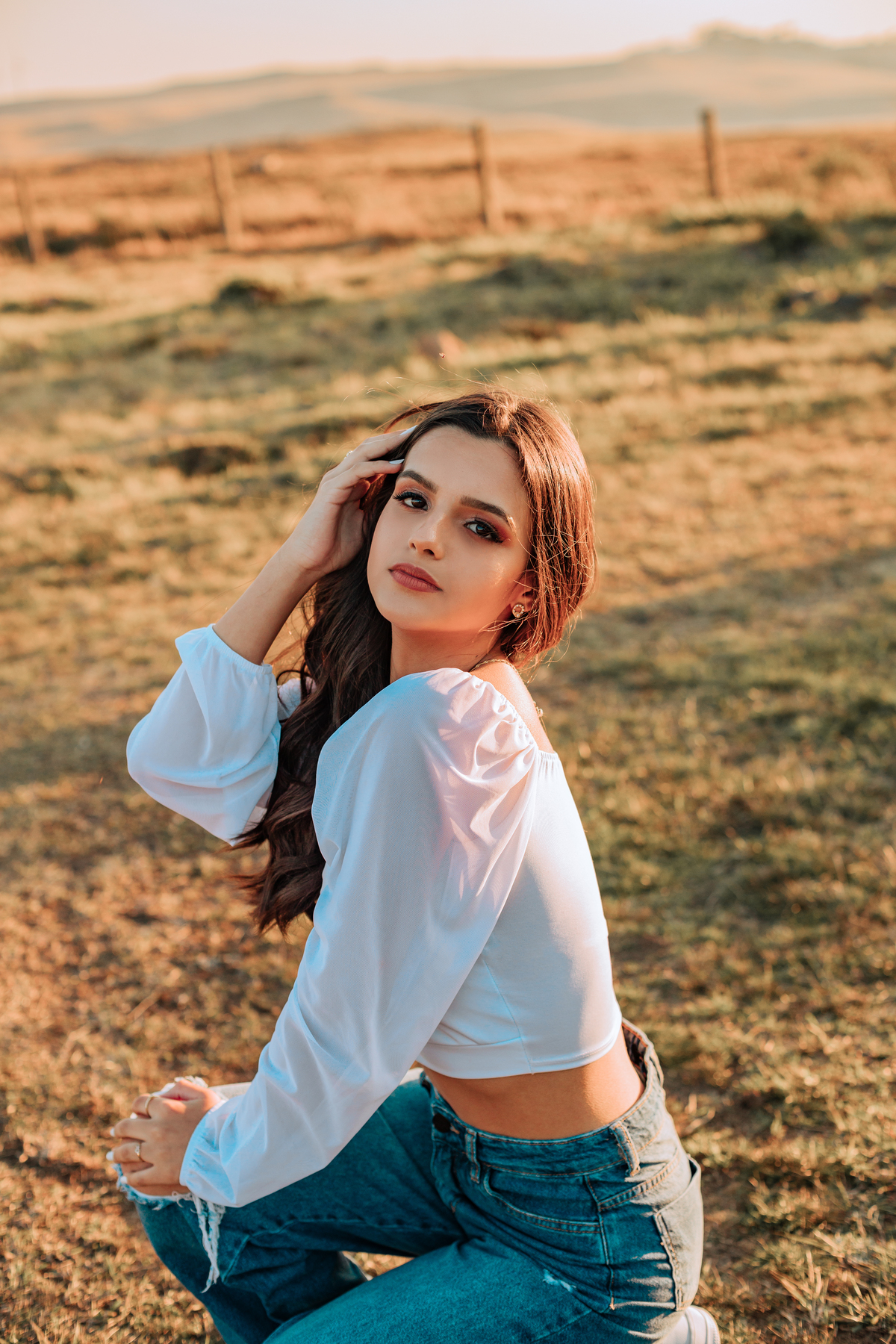 ensaio-de-quinze-anos-book-de-quinze-anos-no-por-do-sol-serra-do-rio-do-rastro-estrada-vestido vermelho-rose-cachoeira-vestido-bege-chapeu-marrom-fotografa-de-lauro-muller-santa-catarina-