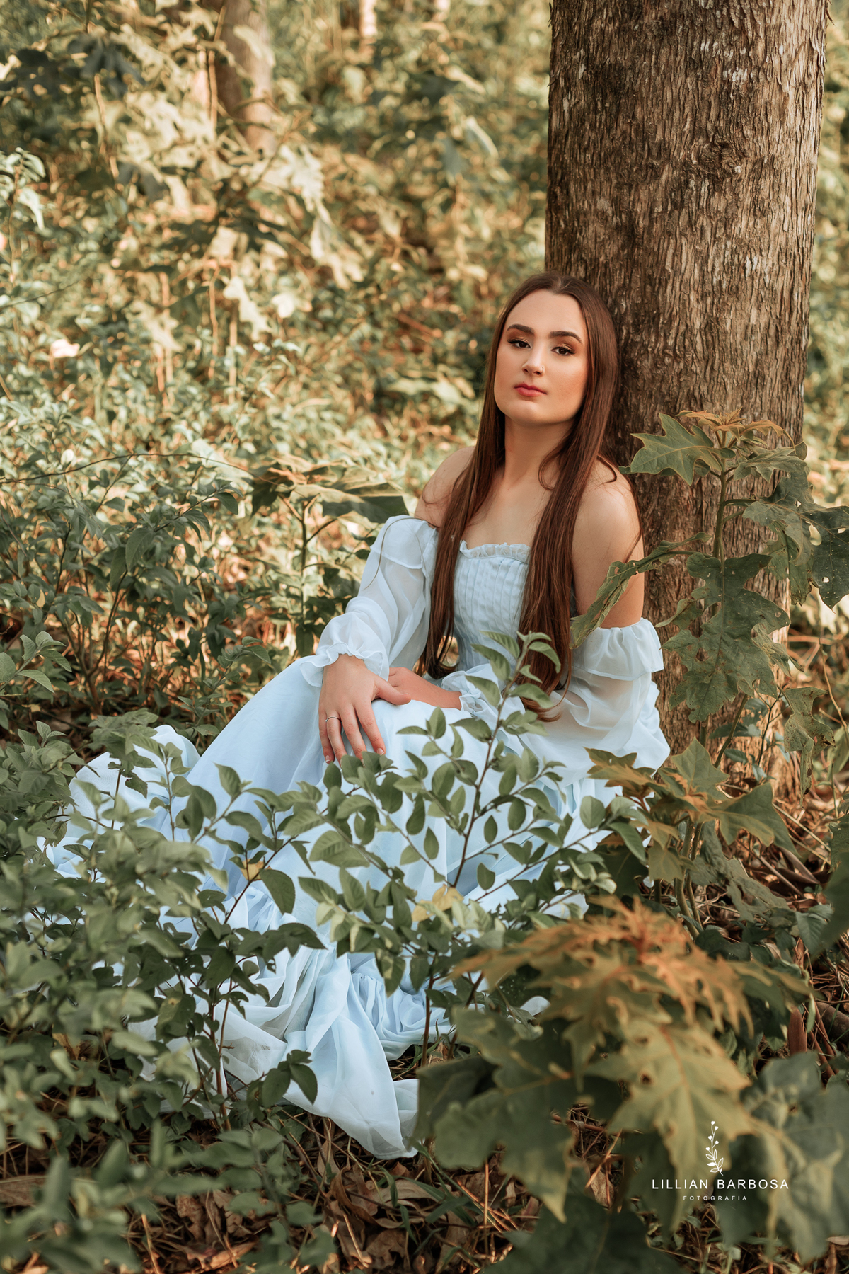 ensaio-de-quinze-anos-book-de-quinze-anos-no-por-do-sol-fazenda-com trator-e-carro-agrogirl-cachoeira-vestido azul-preto-fotografa-de-lauro-muller-santa-catarina-