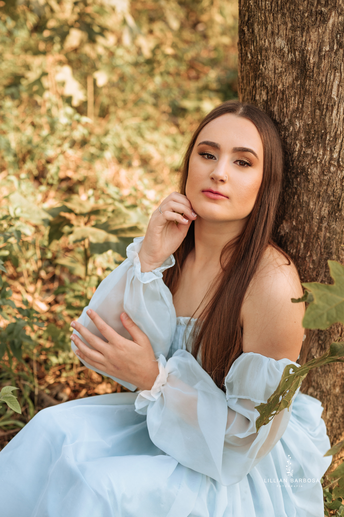ensaio-de-quinze-anos-book-de-quinze-anos-no-por-do-sol-fazenda-com trator-e-carro-agrogirl-cachoeira-vestido azul-preto-fotografa-de-lauro-muller-santa-catarina-