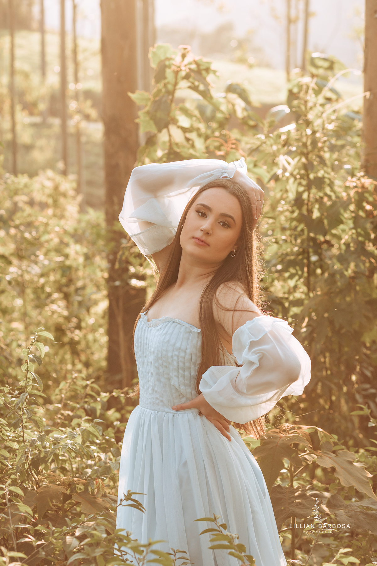 ensaio-de-quinze-anos-book-de-quinze-anos-no-por-do-sol-fazenda-com trator-e-carro-agrogirl-cachoeira-vestido azul-preto-fotografa-de-lauro-muller-santa-catarina-