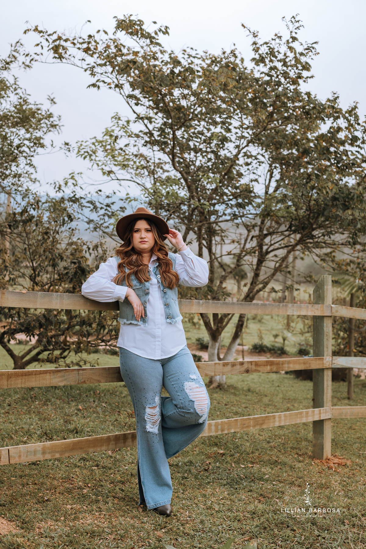 ensaio-de-quinze-anos-book-de-quinze-anos-no-atelie-daniela-nagel-com-cavalo-branco-mc-donalds--fotografa-de-lauro-muller-santa-catarina-