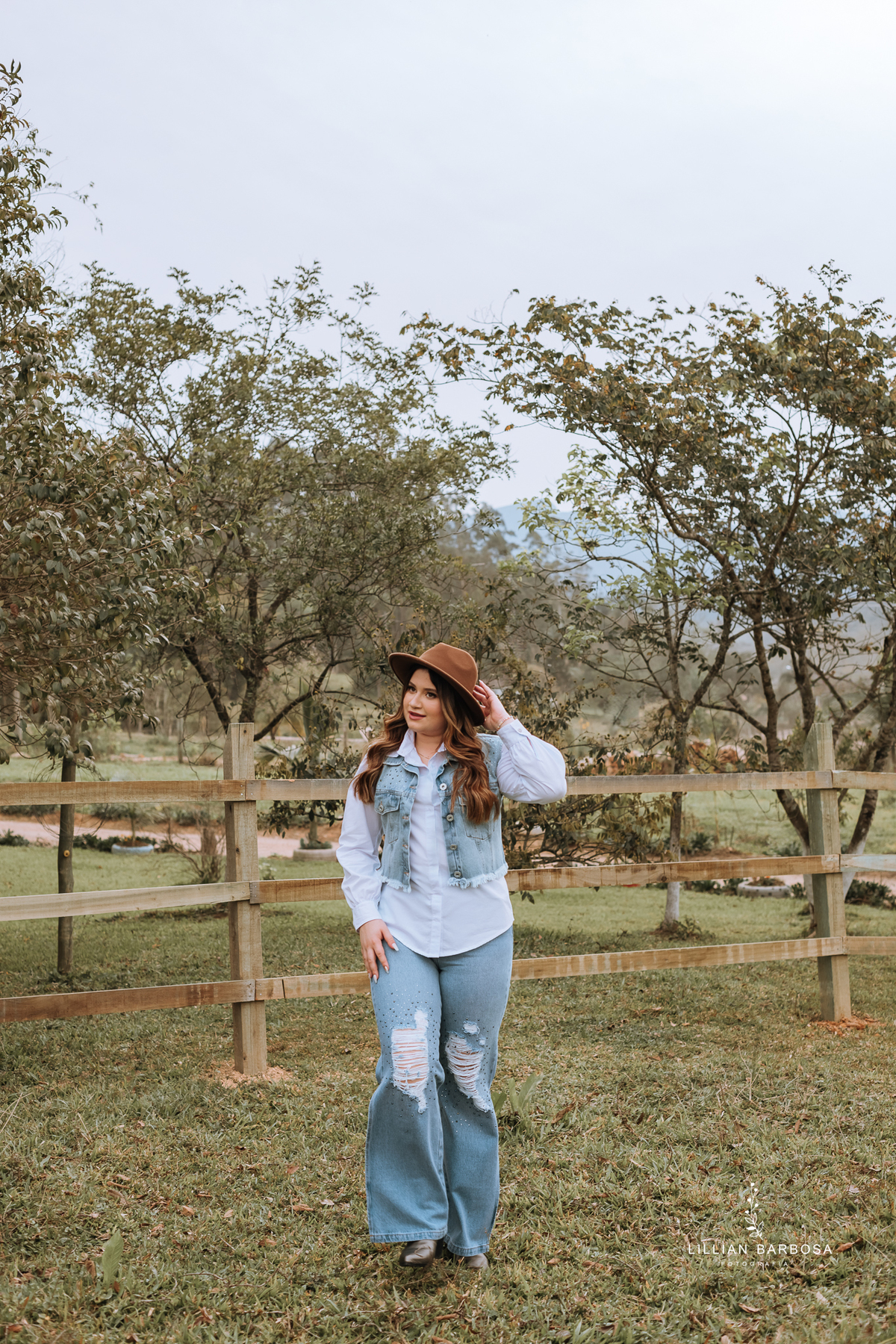 ensaio-de-quinze-anos-book-de-quinze-anos-no-atelie-daniela-nagel-com-cavalo-branco-mc-donalds--fotografa-de-lauro-muller-santa-catarina-