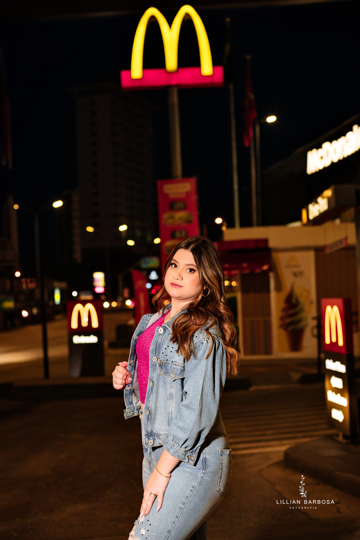 ensaio-de-quinze-anos-book-de-quinze-anos-no-atelie-daniela-nagel-com-cavalo-branco-mc-donalds--fotografa-de-lauro-muller-santa-catarina-