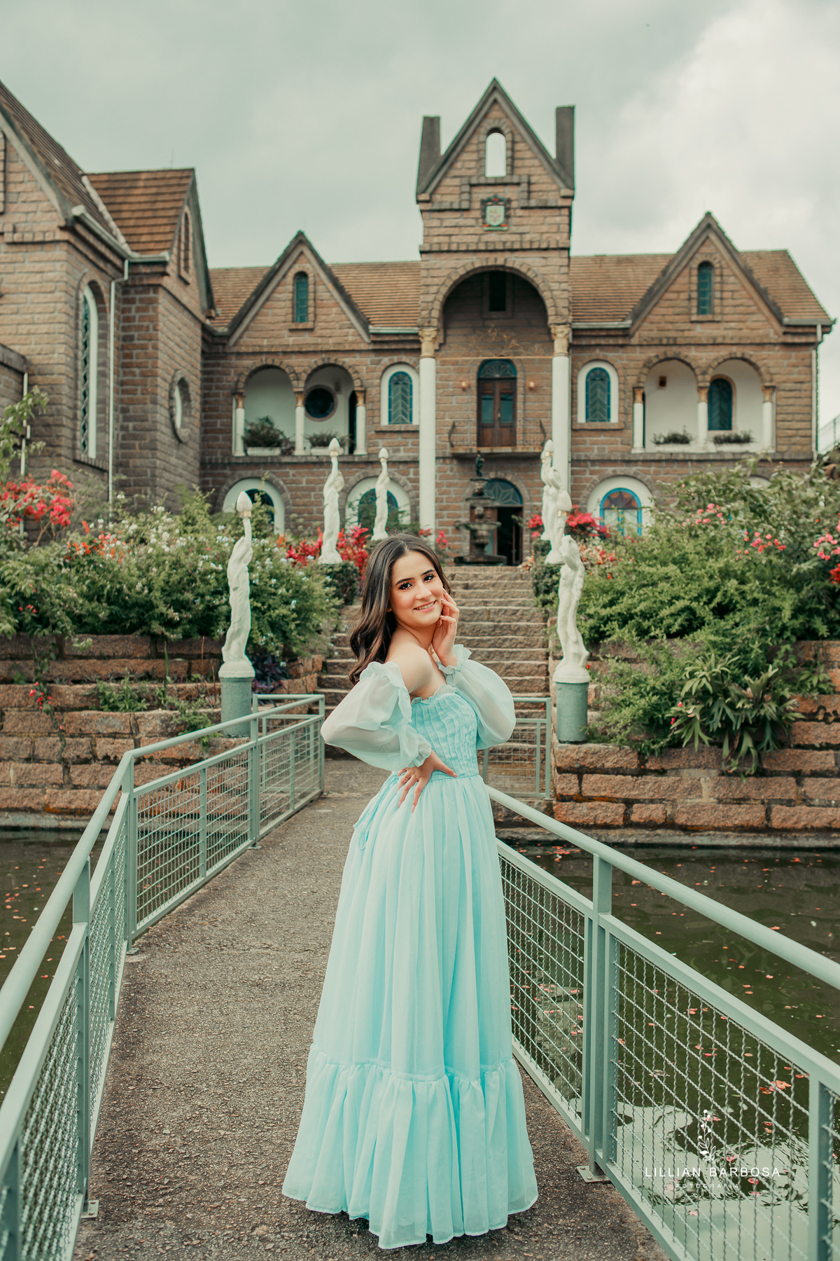 ensaio-15-anos-no-castelo-flores-vestido azul-preto-bege-em-nova-veneza-fotografa-de-lauro-muller-santa-catarina- 