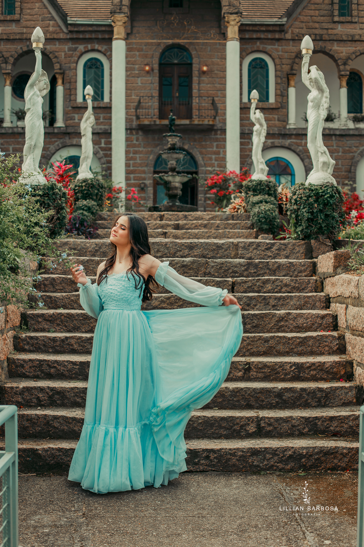 ensaio-15-anos-no-castelo-flores-vestido azul-preto-bege-em-nova-veneza-fotografa-de-lauro-muller-santa-catarina- 