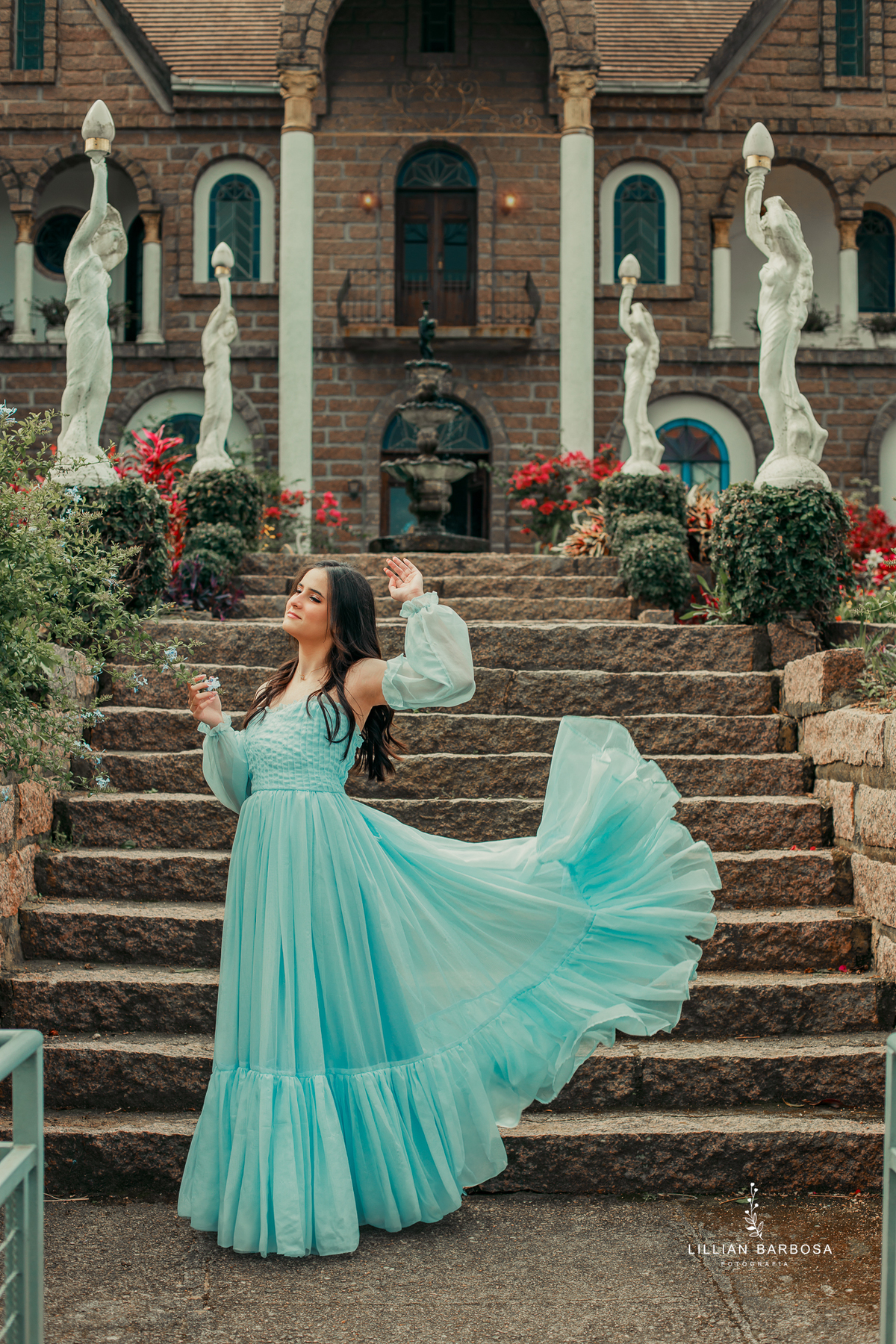 ensaio-15-anos-no-castelo-flores-vestido azul-preto-bege-em-nova-veneza-fotografa-de-lauro-muller-santa-catarina- 