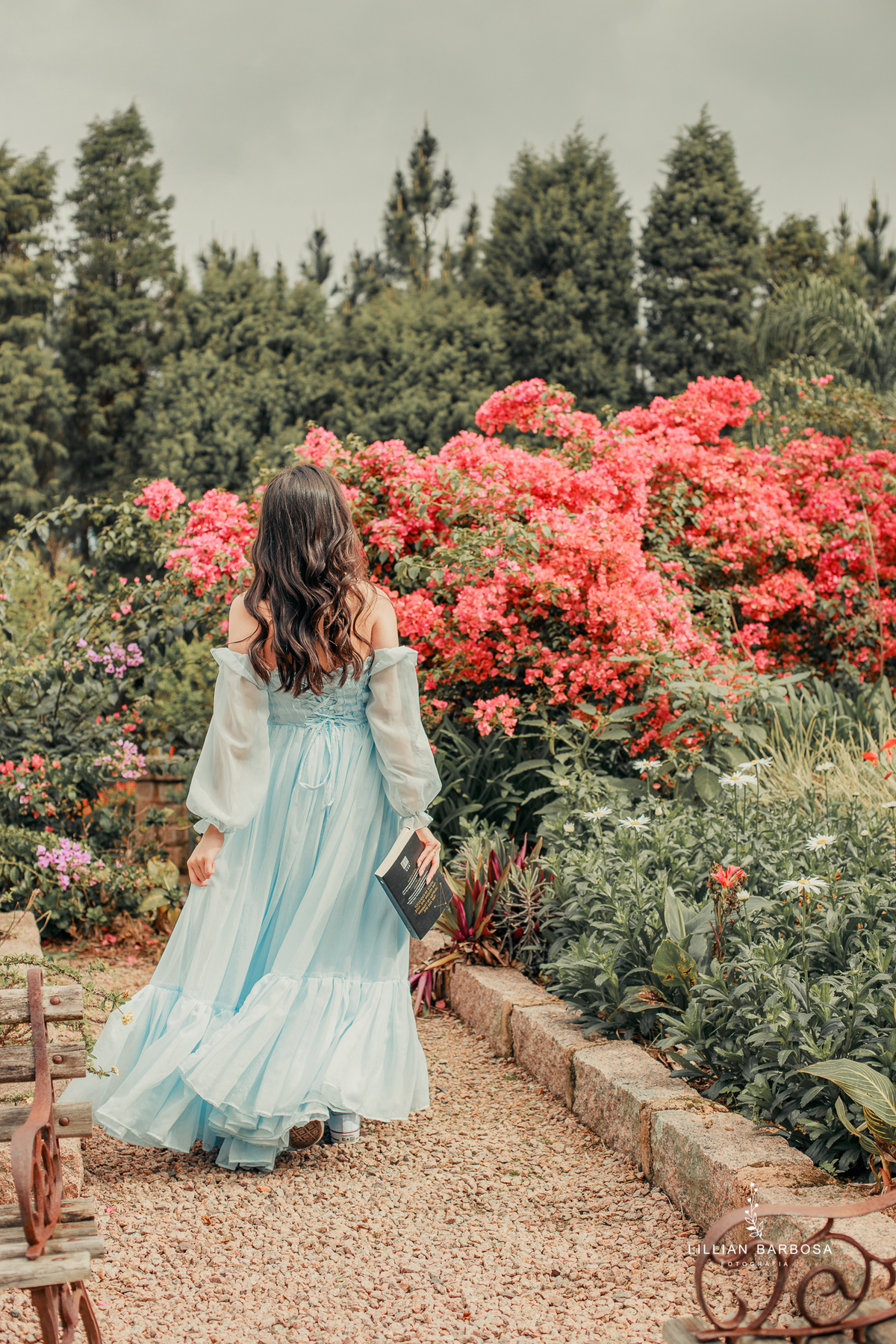 ensaio-15-anos-no-castelo-flores-vestido azul-preto-bege-em-nova-veneza-fotografa-de-lauro-muller-santa-catarina- 