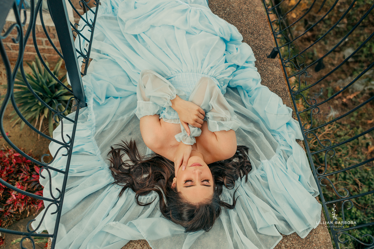 ensaio-15-anos-no-castelo-flores-vestido azul-preto-bege-em-nova-veneza-fotografa-de-lauro-muller-santa-catarina- 