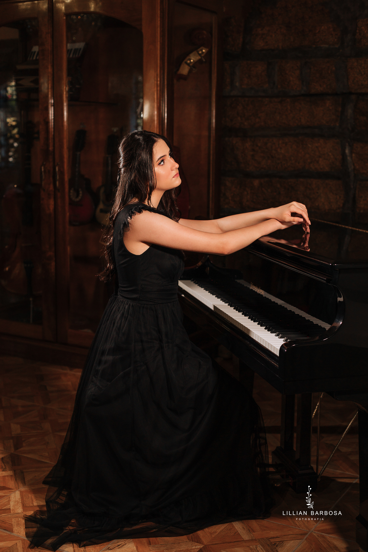 ensaio-15-anos-no-castelo-flores-vestido azul-preto-bege-em-nova-veneza-fotografa-de-lauro-muller-santa-catarina- 