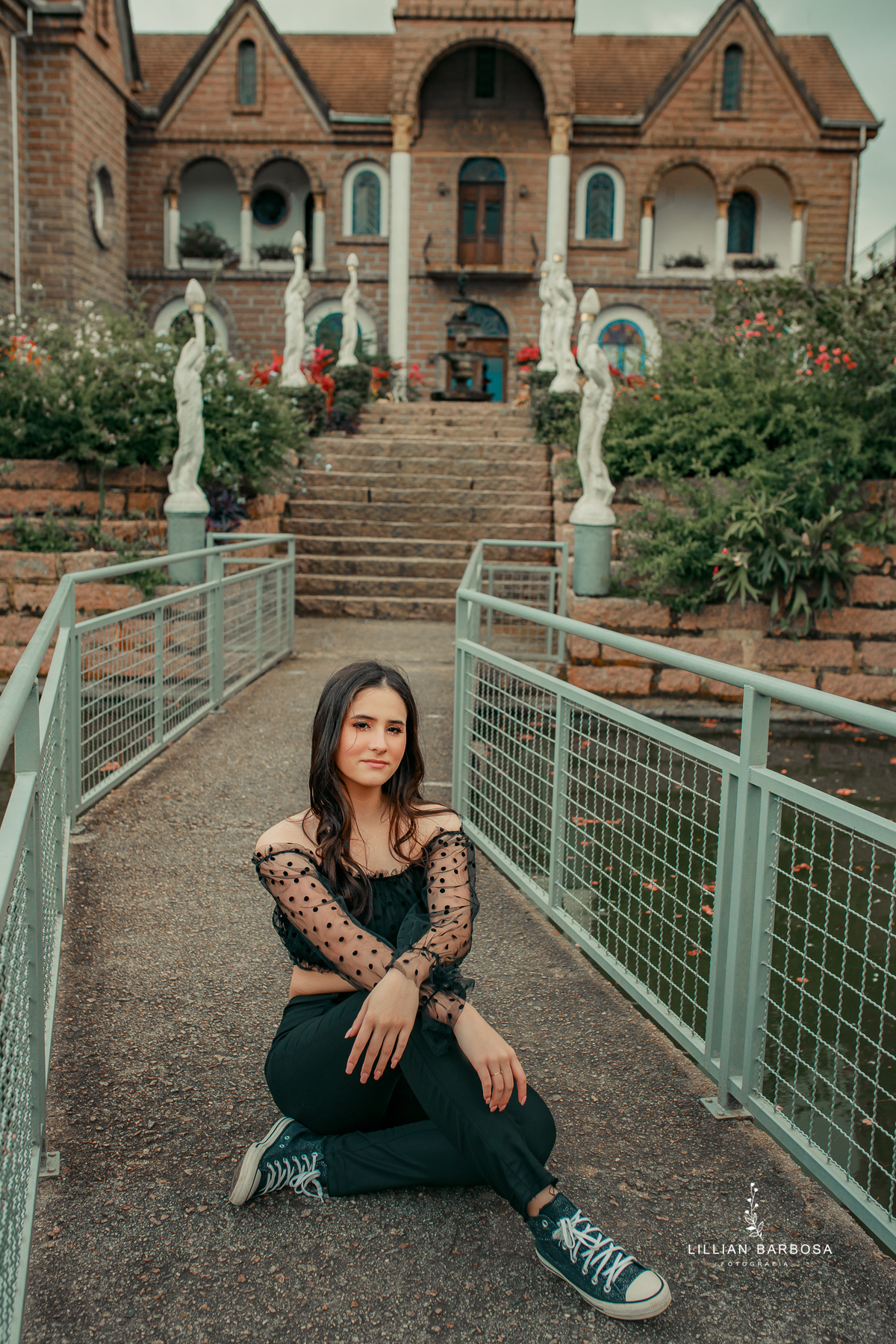 ensaio-15-anos-no-castelo-flores-vestido azul-preto-bege-em-nova-veneza-fotografa-de-lauro-muller-santa-catarina- 