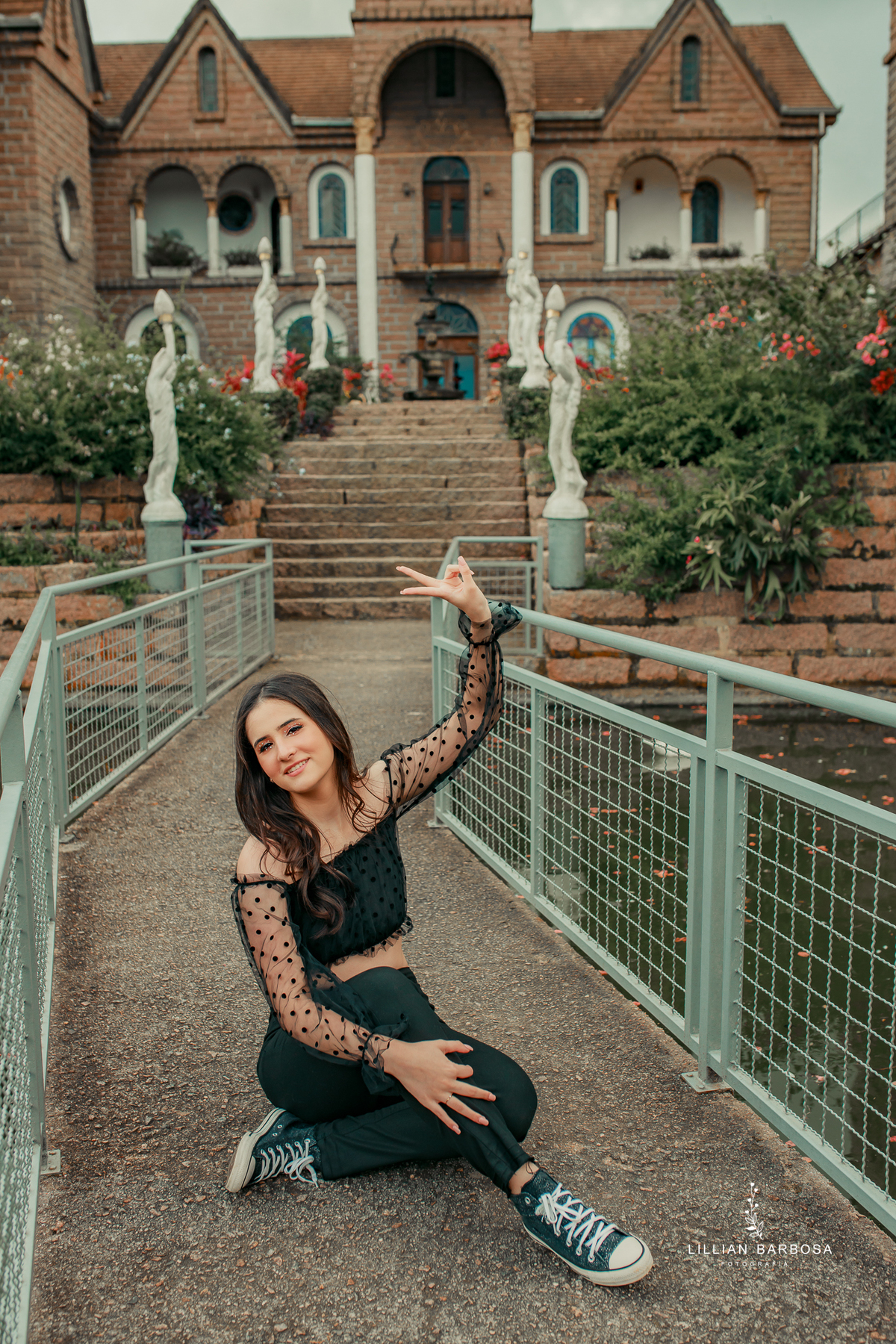 ensaio-15-anos-no-castelo-flores-vestido azul-preto-bege-em-nova-veneza-fotografa-de-lauro-muller-santa-catarina- 