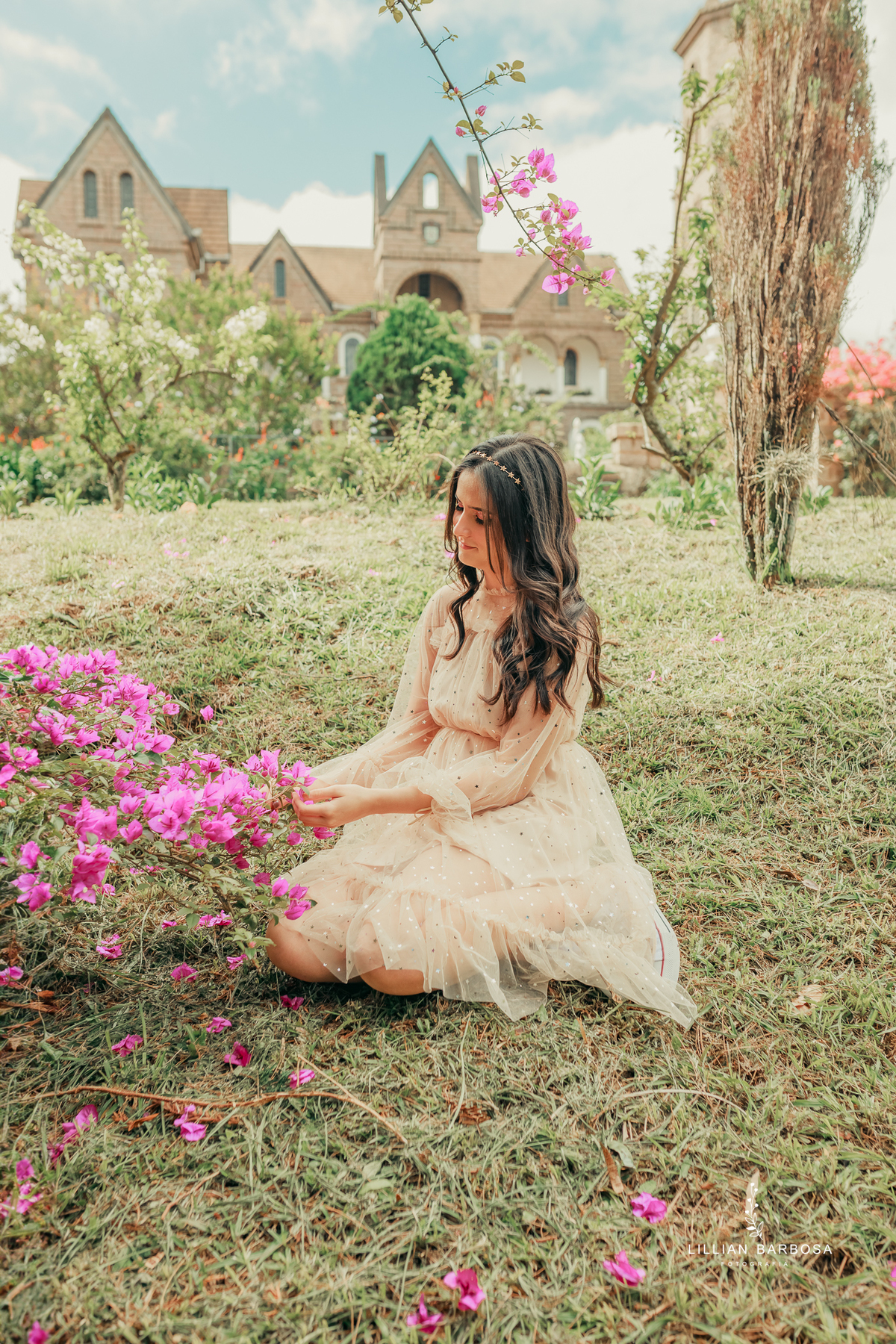 ensaio-15-anos-no-castelo-flores-vestido azul-preto-bege-em-nova-veneza-fotografa-de-lauro-muller-santa-catarina- 