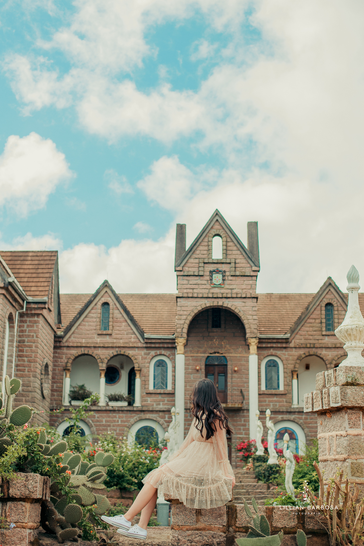 ensaio-15-anos-no-castelo-flores-vestido azul-preto-bege-em-nova-veneza-fotografa-de-lauro-muller-santa-catarina- 