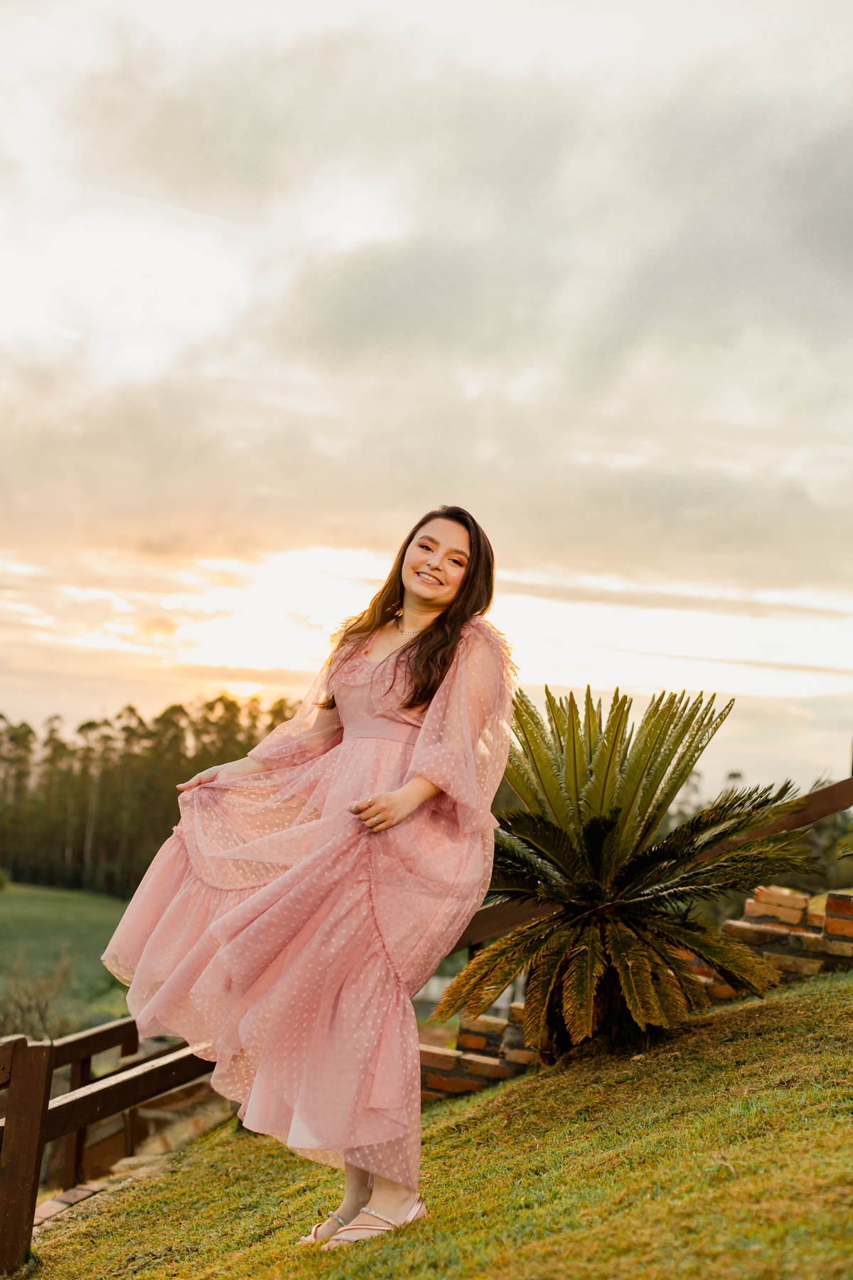 ensaio-pessoal-de21-anos-nascer-do-sol-flores-balanço-bliblia-fotografa -de-Lauro Muller-santa-catarina