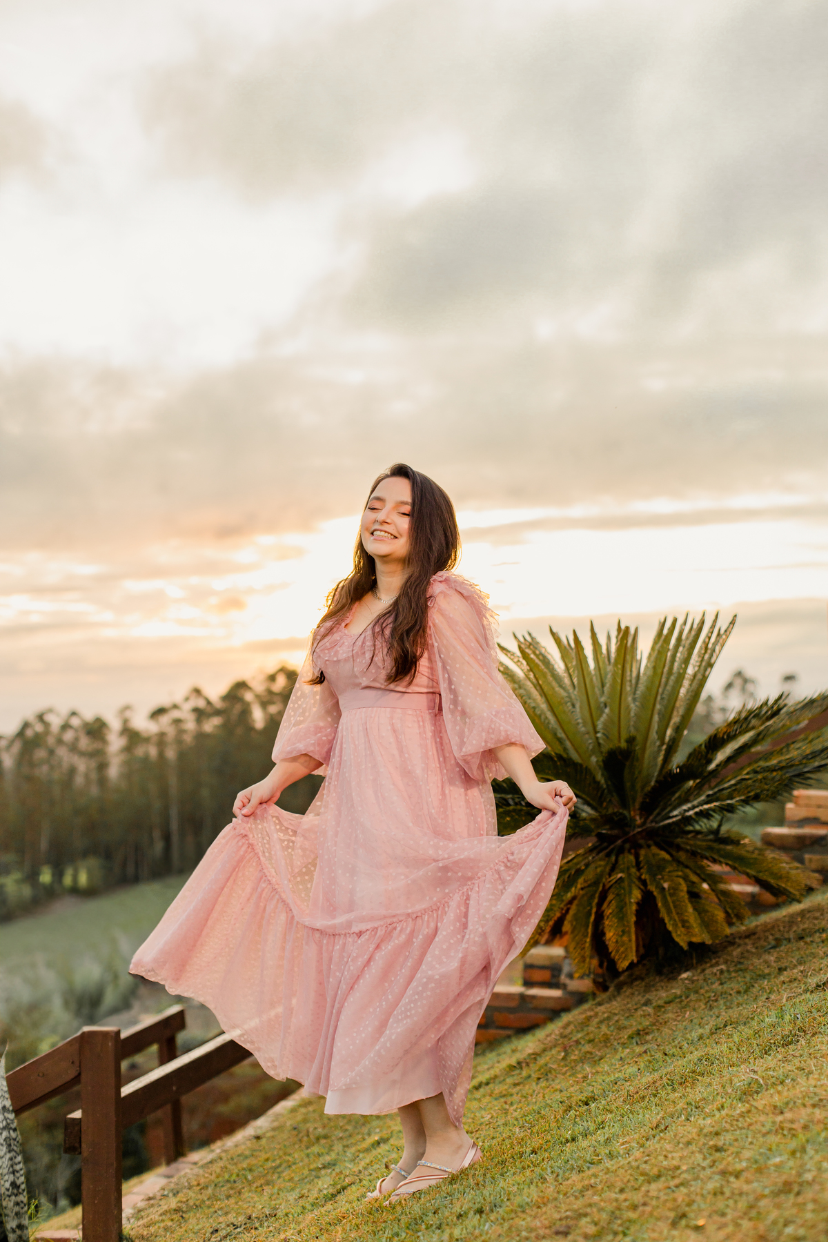 ensaio-pessoal-de21-anos-nascer-do-sol-flores-balanço-bliblia-fotografa -de-Lauro Muller-santa-catarina