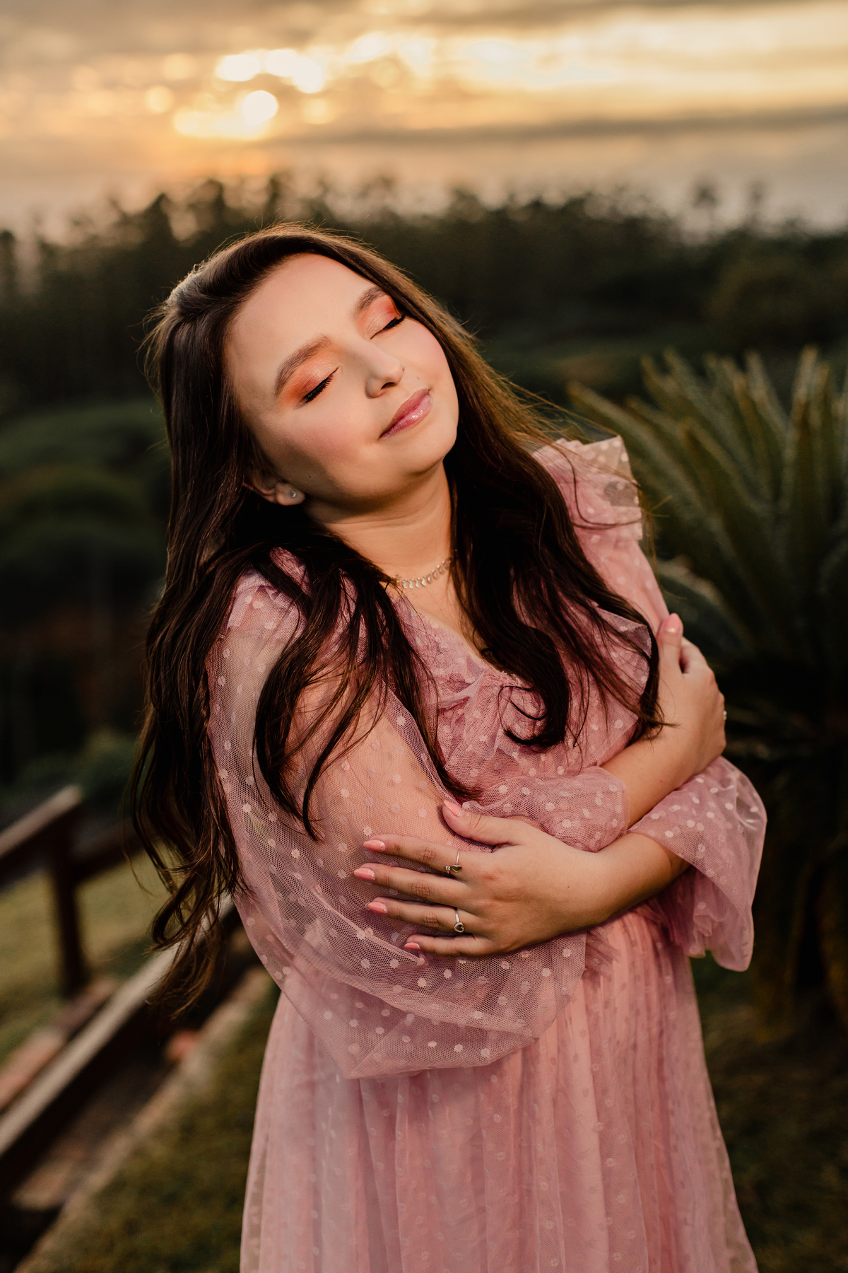 ensaio-pessoal-de21-anos-nascer-do-sol-flores-balanço-bliblia-fotografa -de-Lauro Muller-santa-catarina