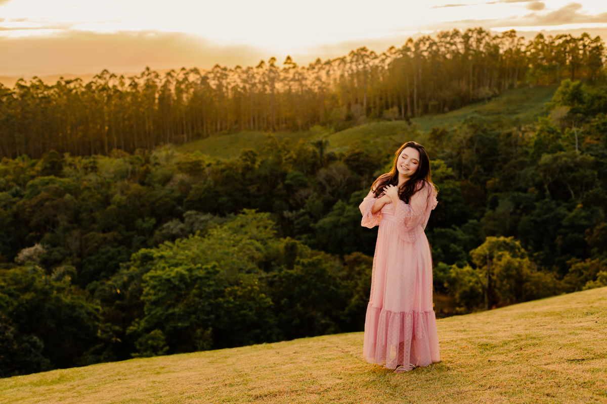 ensaio-pessoal-de21-anos-nascer-do-sol-flores-balanço-bliblia-fotografa -de-Lauro Muller-santa-catarina