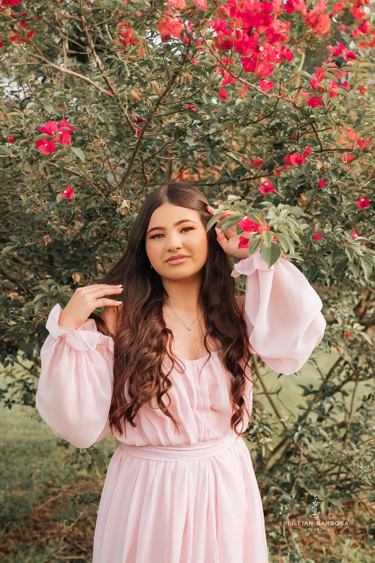 ensaio-de-15-anos-na floresta-vestido-vermelho-rosa-balanço-piscina-vestido-book-de15anos-debutante-fotografa-de-lauro-muller-lillian-barbosa- 