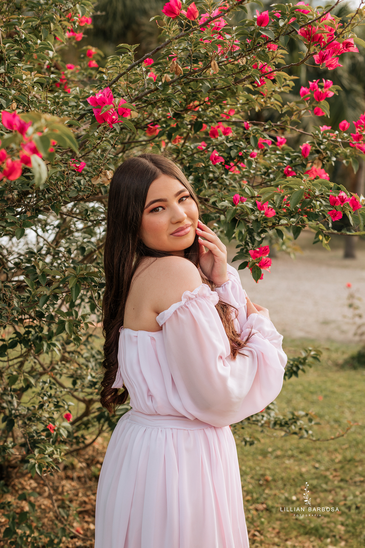 ensaio-de-15-anos-na floresta-vestido-vermelho-rosa-balanço-piscina-vestido-book-de15anos-debutante-fotografa-de-lauro-muller-lillian-barbosa- 