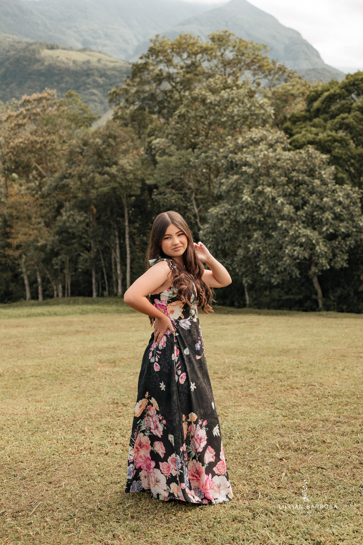 ensaio-de-15-anos-na floresta-vestido-vermelho-rosa-balanço-piscina-vestido-book-de15anos-debutante-fotografa-de-lauro-muller-lillian-barbosa- 