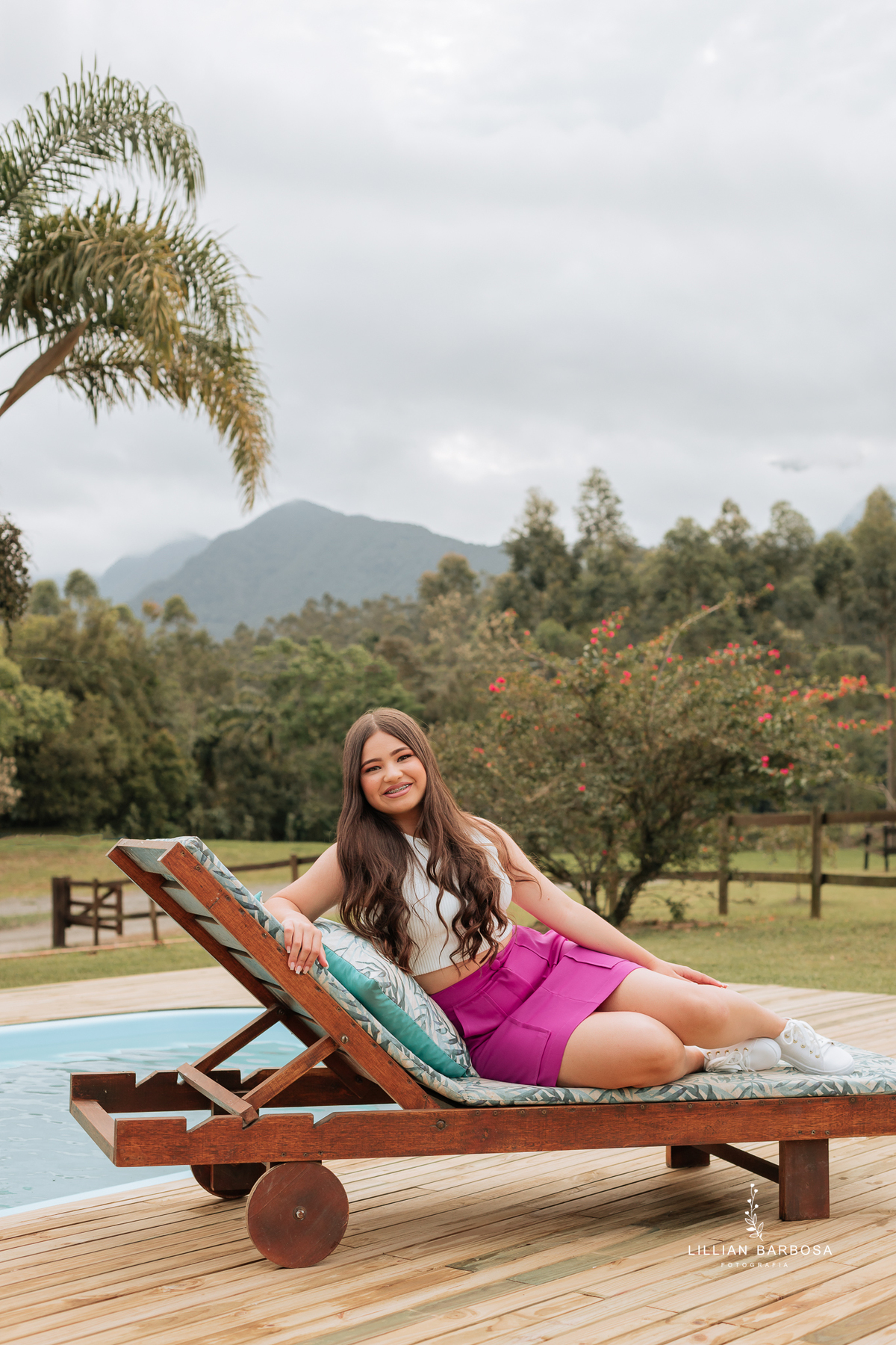 ensaio-de-15-anos-na floresta-vestido-vermelho-rosa-balanço-piscina-vestido-book-de15anos-debutante-fotografa-de-lauro-muller-lillian-barbosa- 