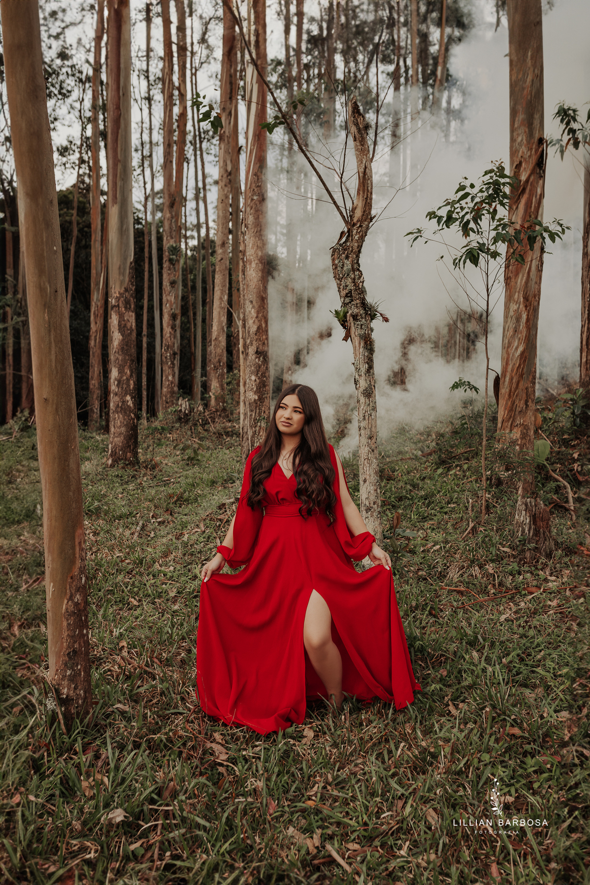 ensaio-de-15-anos-na floresta-vestido-vermelho-rosa-balanço-piscina-vestido-book-de15anos-debutante-fotografa-de-lauro-muller-lillian-barbosa- 