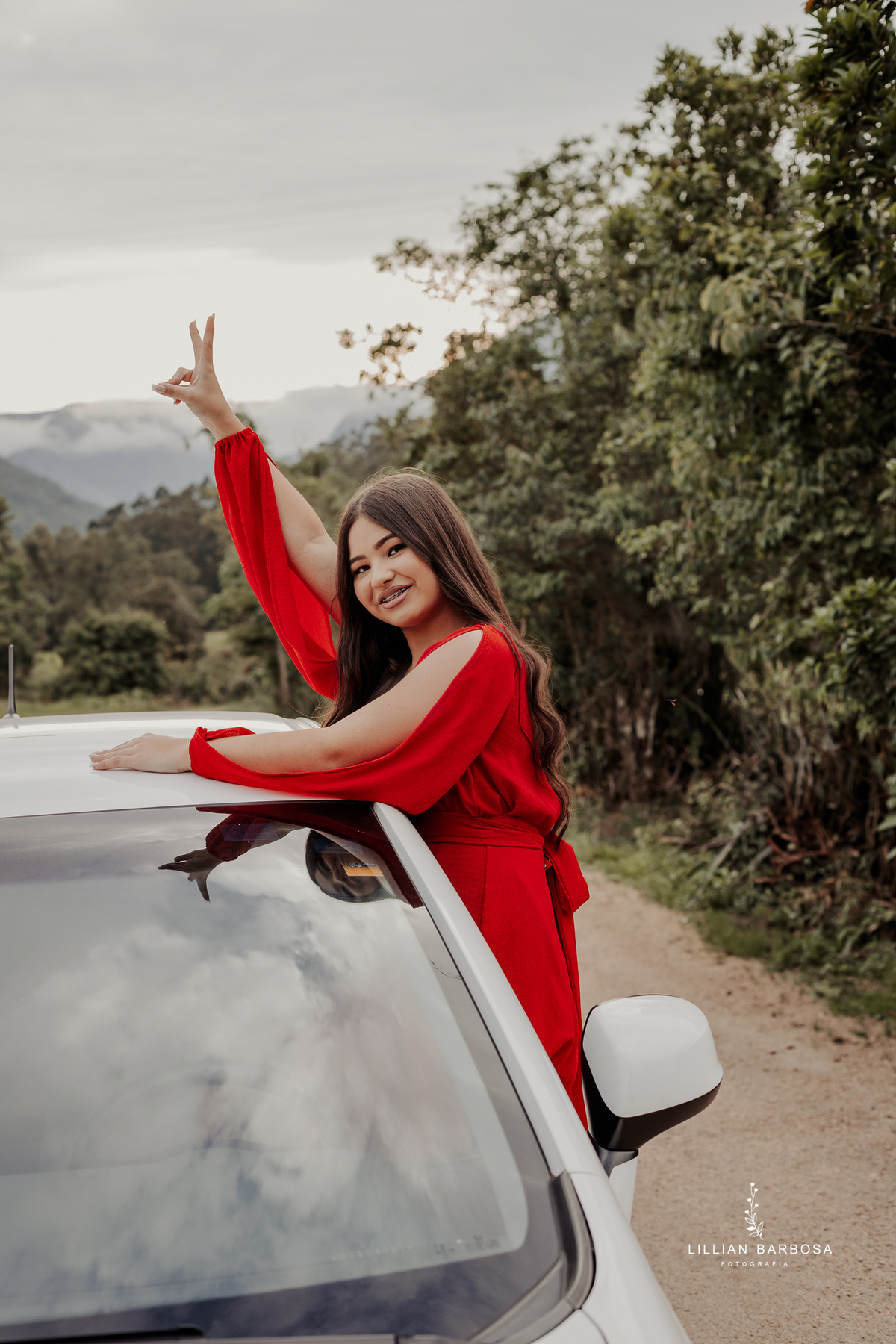 ensaio-de-15-anos-na floresta-vestido-vermelho-rosa-balanço-piscina-vestido-book-de15anos-debutante-fotografa-de-lauro-muller-lillian-barbosa- 