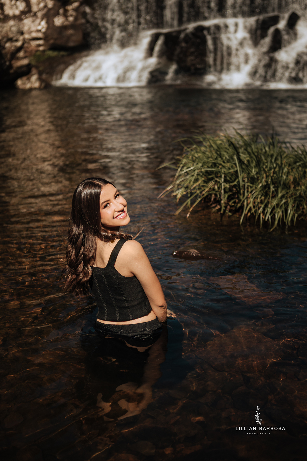 ensaio-de-quinze-anos-Serra-do-rio-do-rastro-vestido azu-e-cavalo-na-estrada--fotografa-de-lauro-muller-santa-catarina