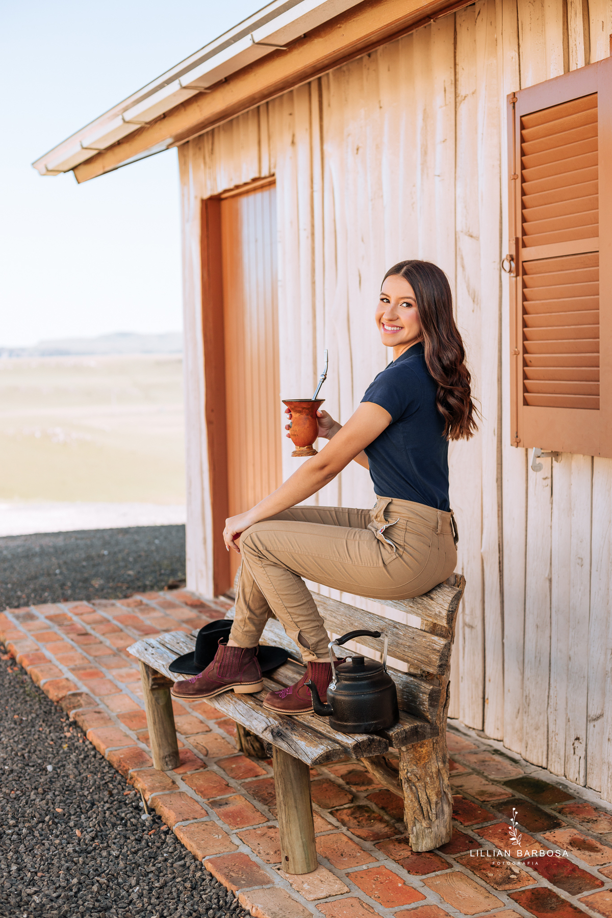 ensaio-de-quinze-anos-Serra-do-rio-do-rastro-vestido azu-e-cavalo-na-estrada--fotografa-de-lauro-muller-santa-catarina