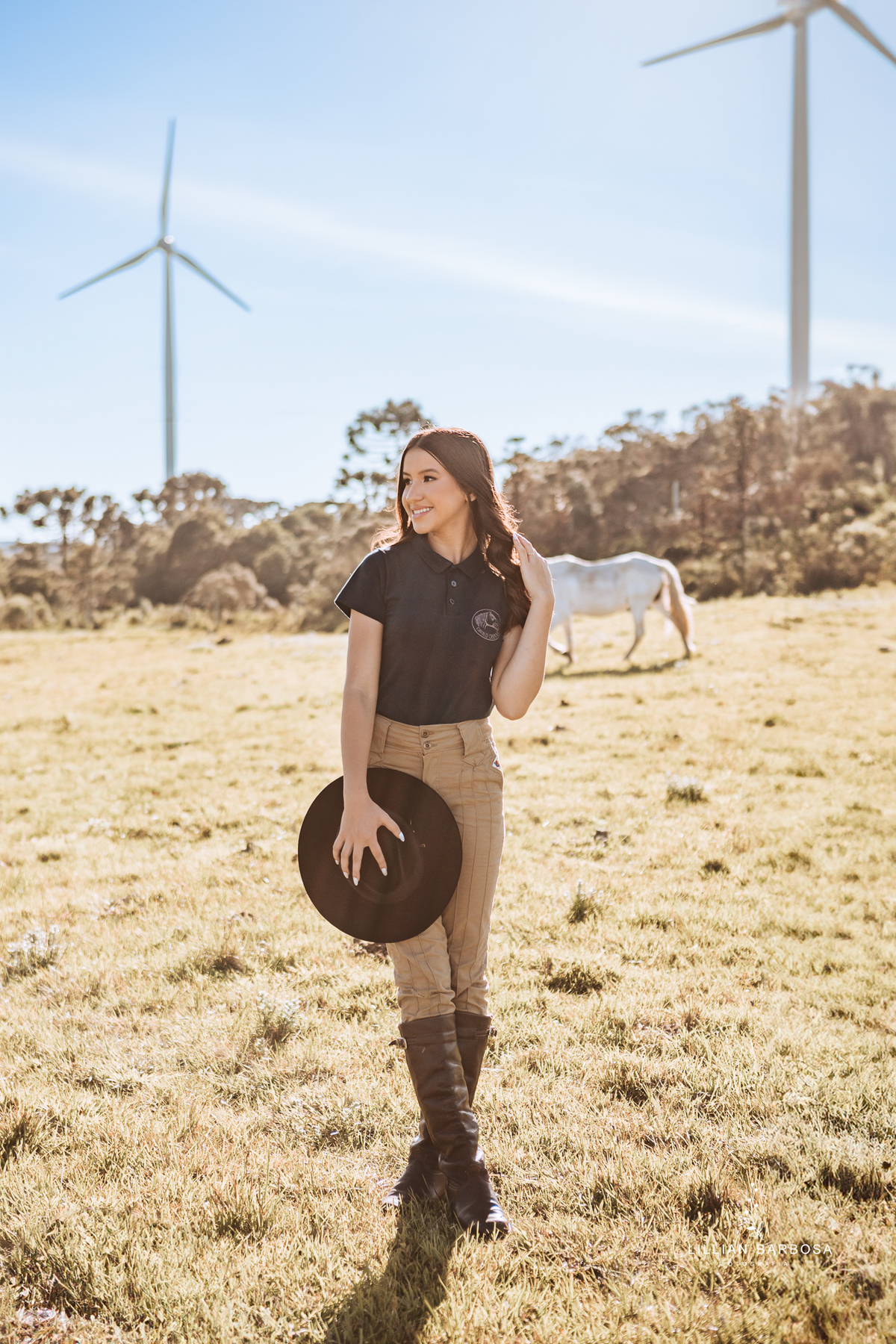 ensaio-de-quinze-anos-Serra-do-rio-do-rastro-vestido azu-e-cavalo-na-estrada--fotografa-de-lauro-muller-santa-catarina
