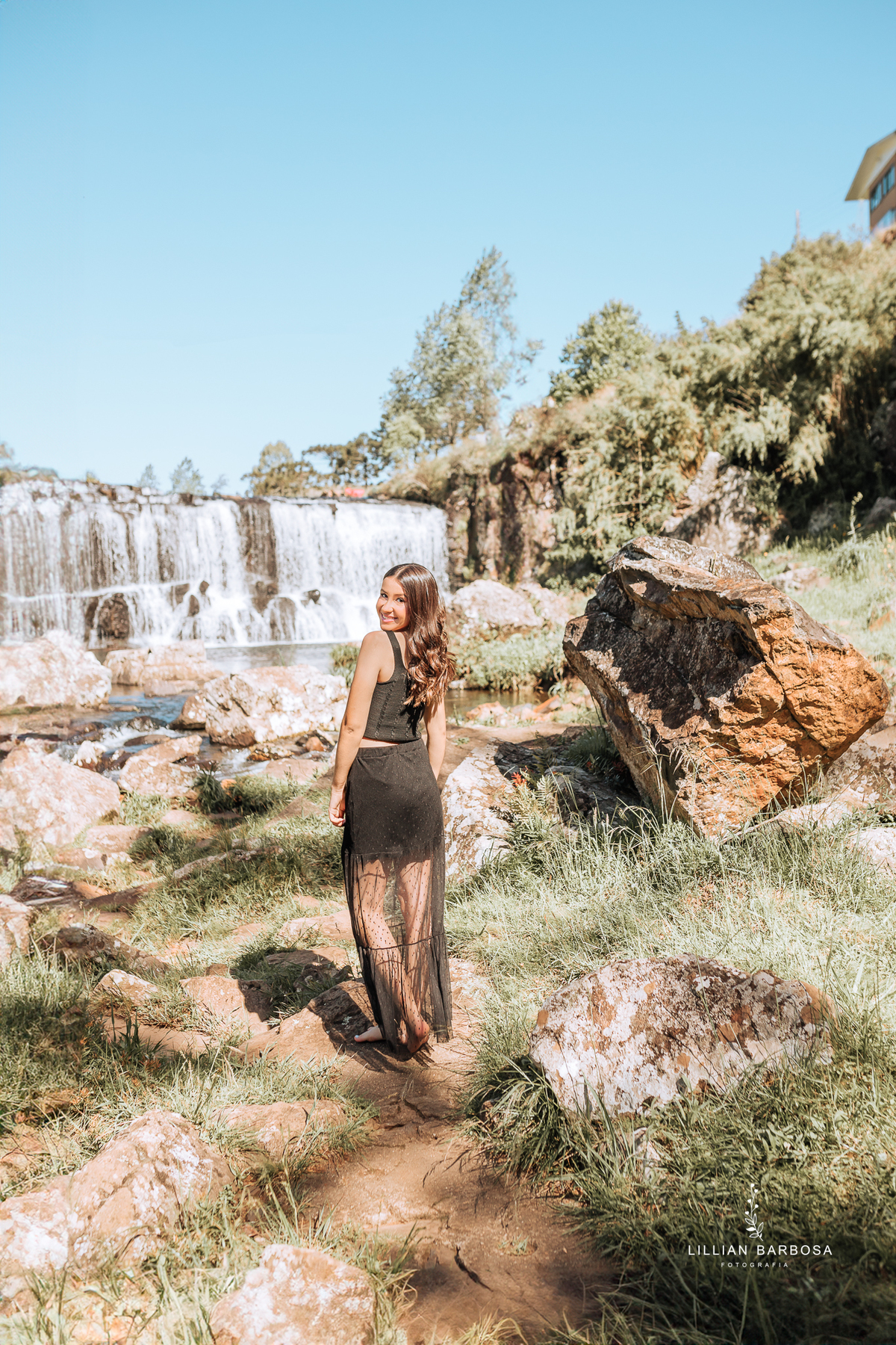 ensaio-de-quinze-anos-Serra-do-rio-do-rastro-vestido azu-e-cavalo-na-estrada--fotografa-de-lauro-muller-santa-catarina