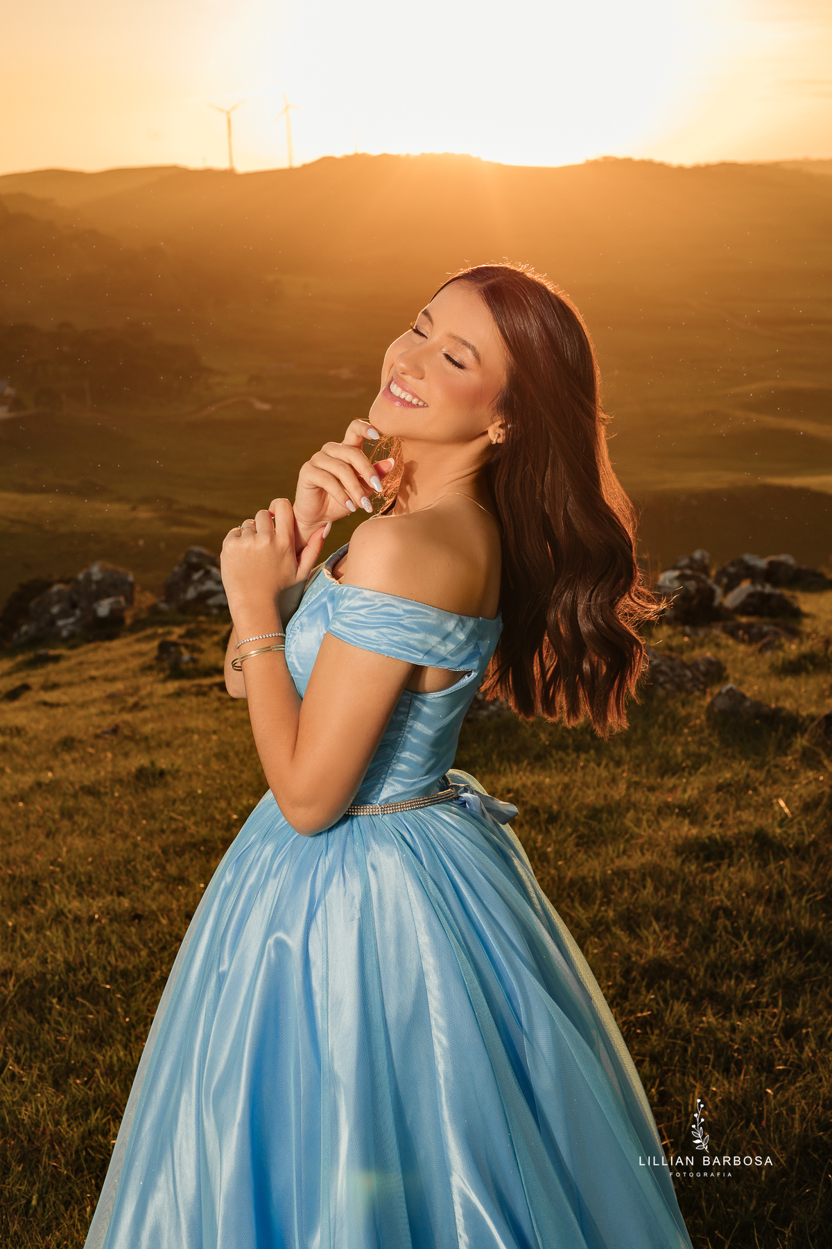 ensaio-de-quinze-anos-Serra-do-rio-do-rastro-vestido azu-e-cavalo-na-estrada--fotografa-de-lauro-muller-santa-catarina