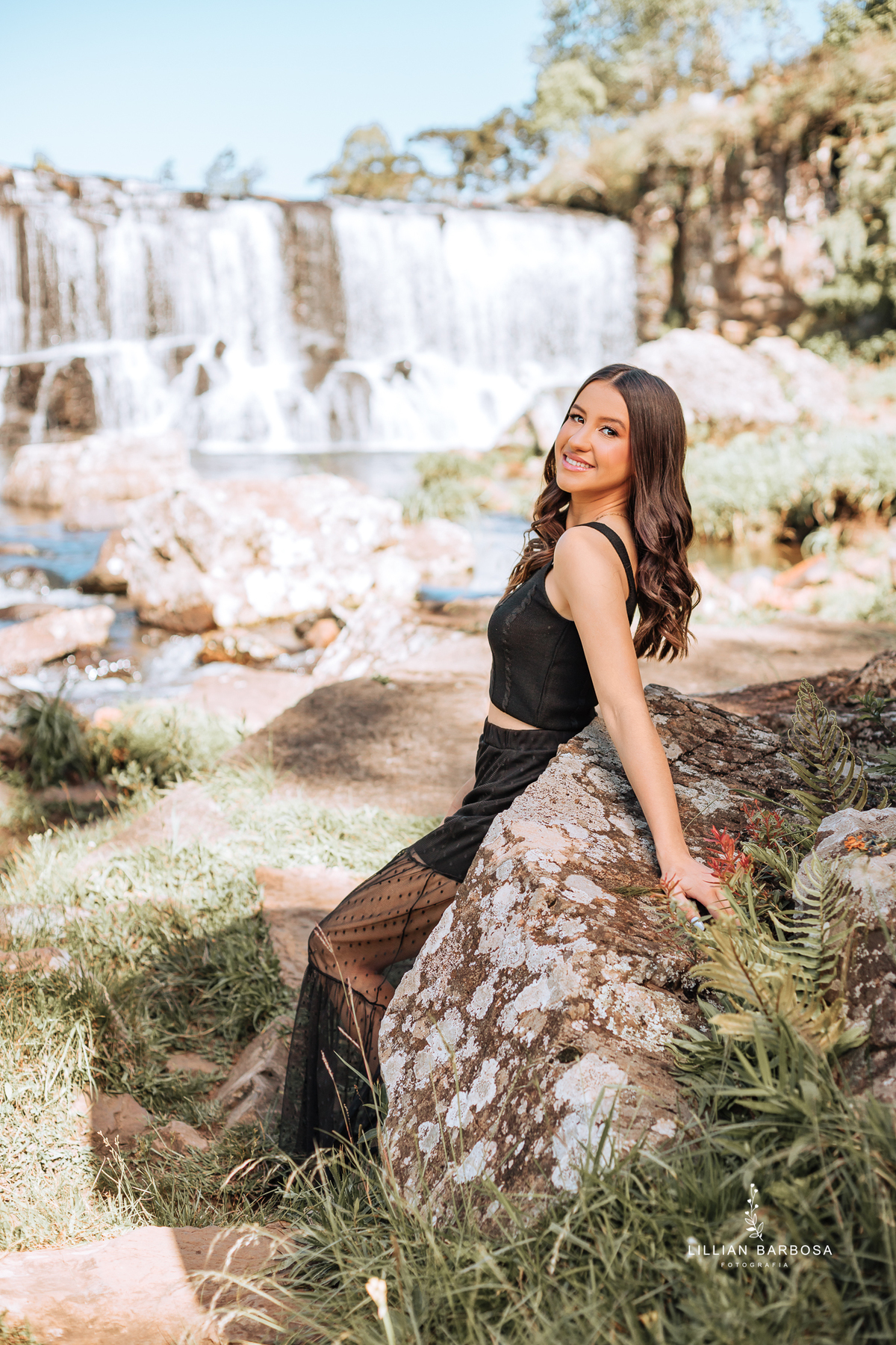 ensaio-de-quinze-anos-Serra-do-rio-do-rastro-vestido azu-e-cavalo-na-estrada--fotografa-de-lauro-muller-santa-catarina