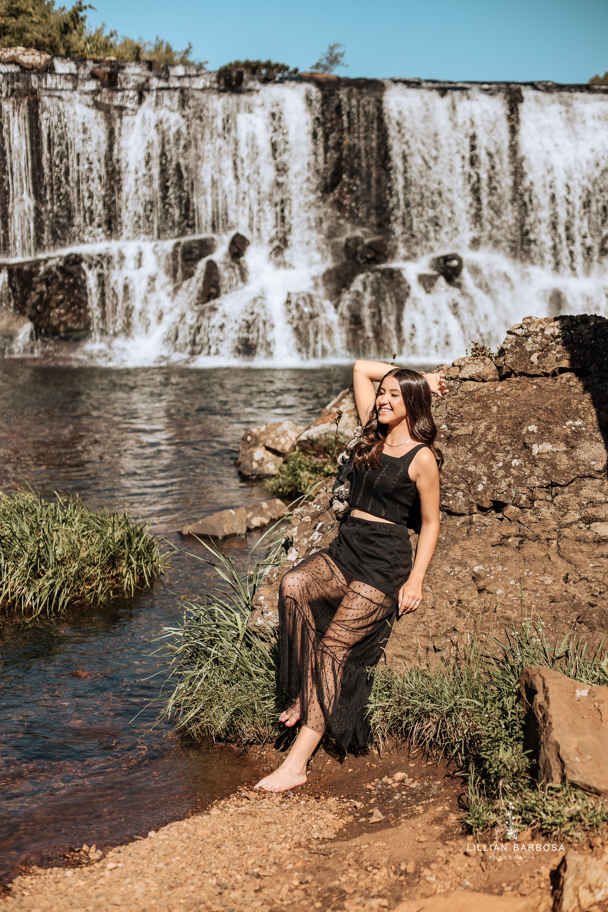 ensaio-de-quinze-anos-Serra-do-rio-do-rastro-vestido azu-e-cavalo-na-estrada--fotografa-de-lauro-muller-santa-catarina