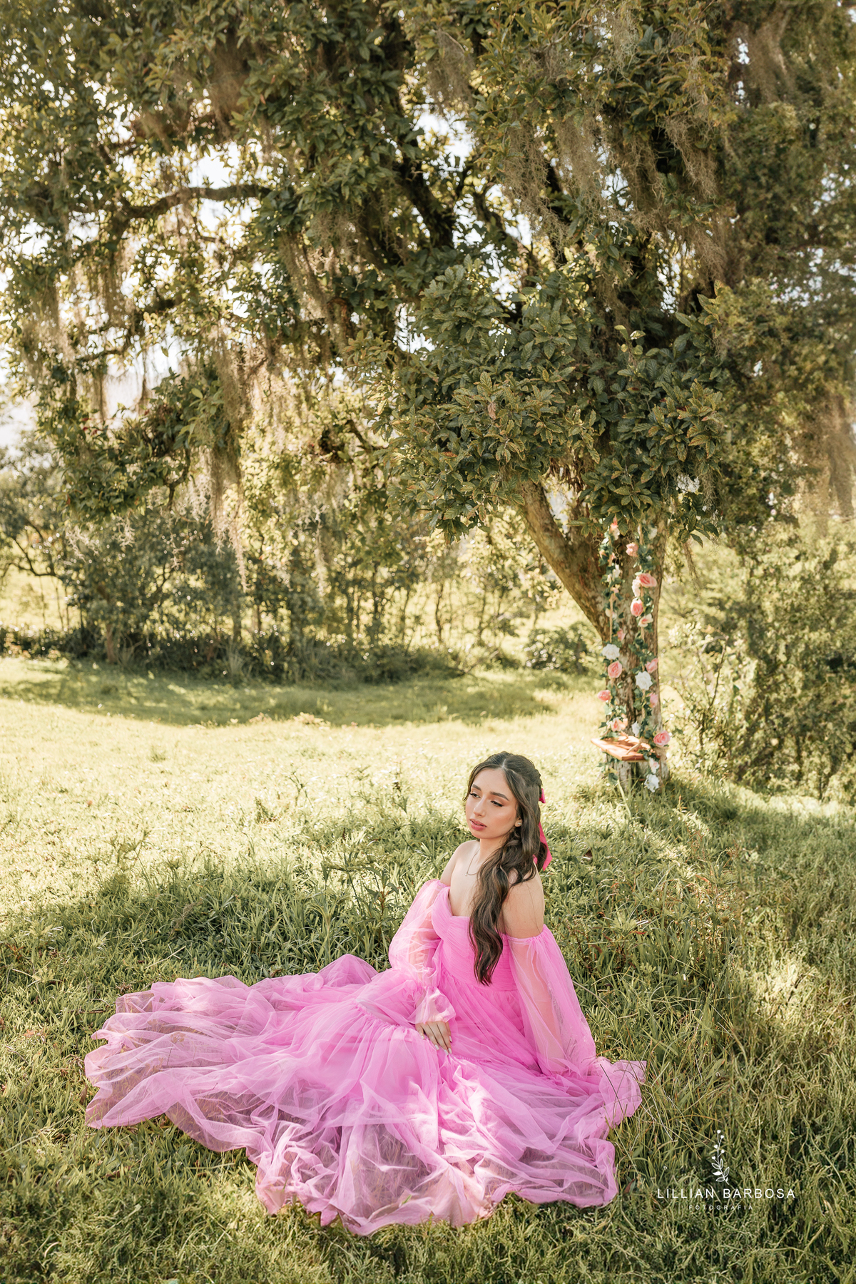 ensaio-de-quinze-anos-Atelie-daniela-nagel-serra-do-rio-do-rastro-vestido azul-preto-rosa-balanço-com-flores-fotografa-de-lauro-muller-santa-catarina