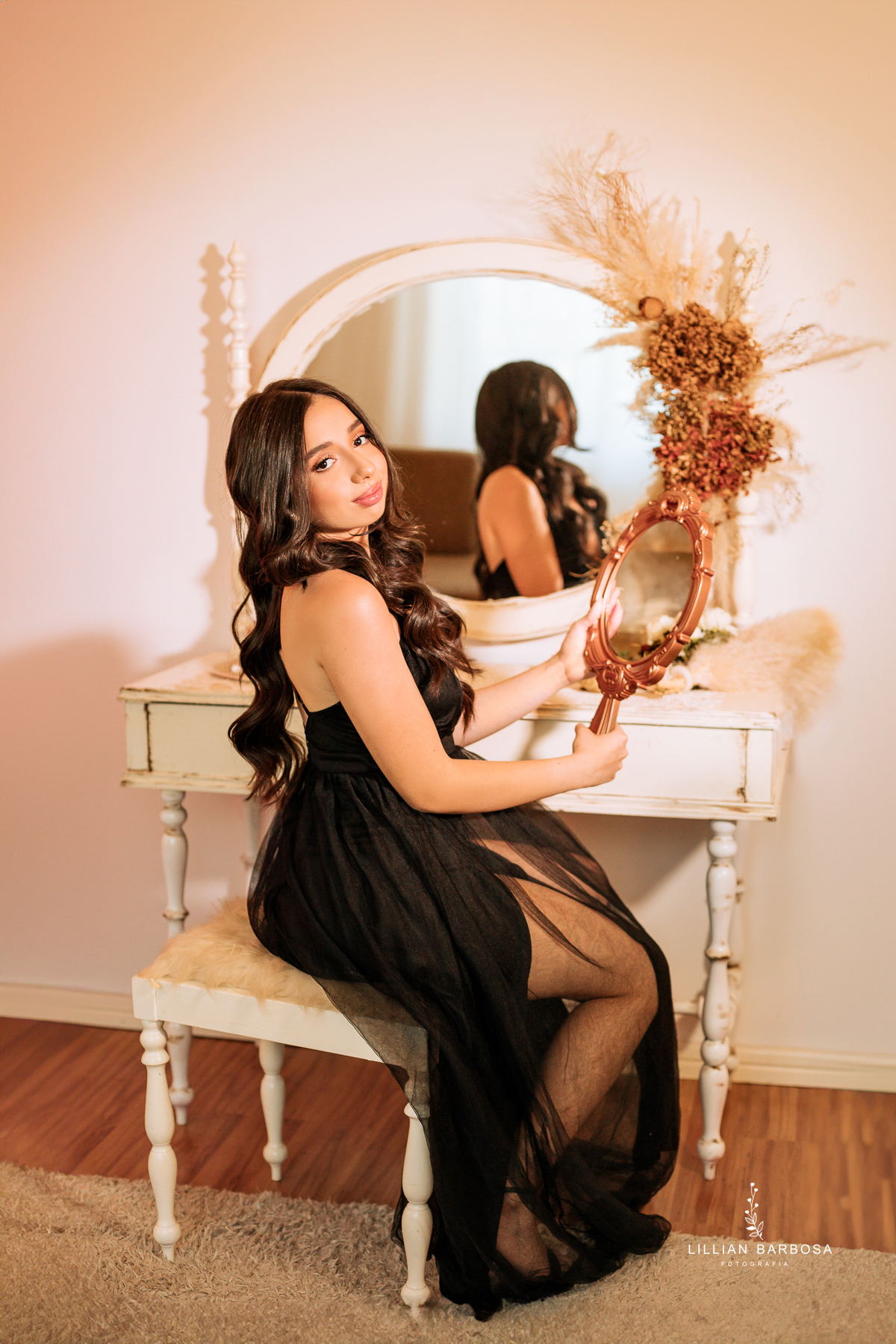 ensaio-de-quinze-anos-Atelie-daniela-nagel-serra-do-rio-do-rastro-vestido azul-preto-rosa-balanço-com-flores-fotografa-de-lauro-muller-santa-catarina
