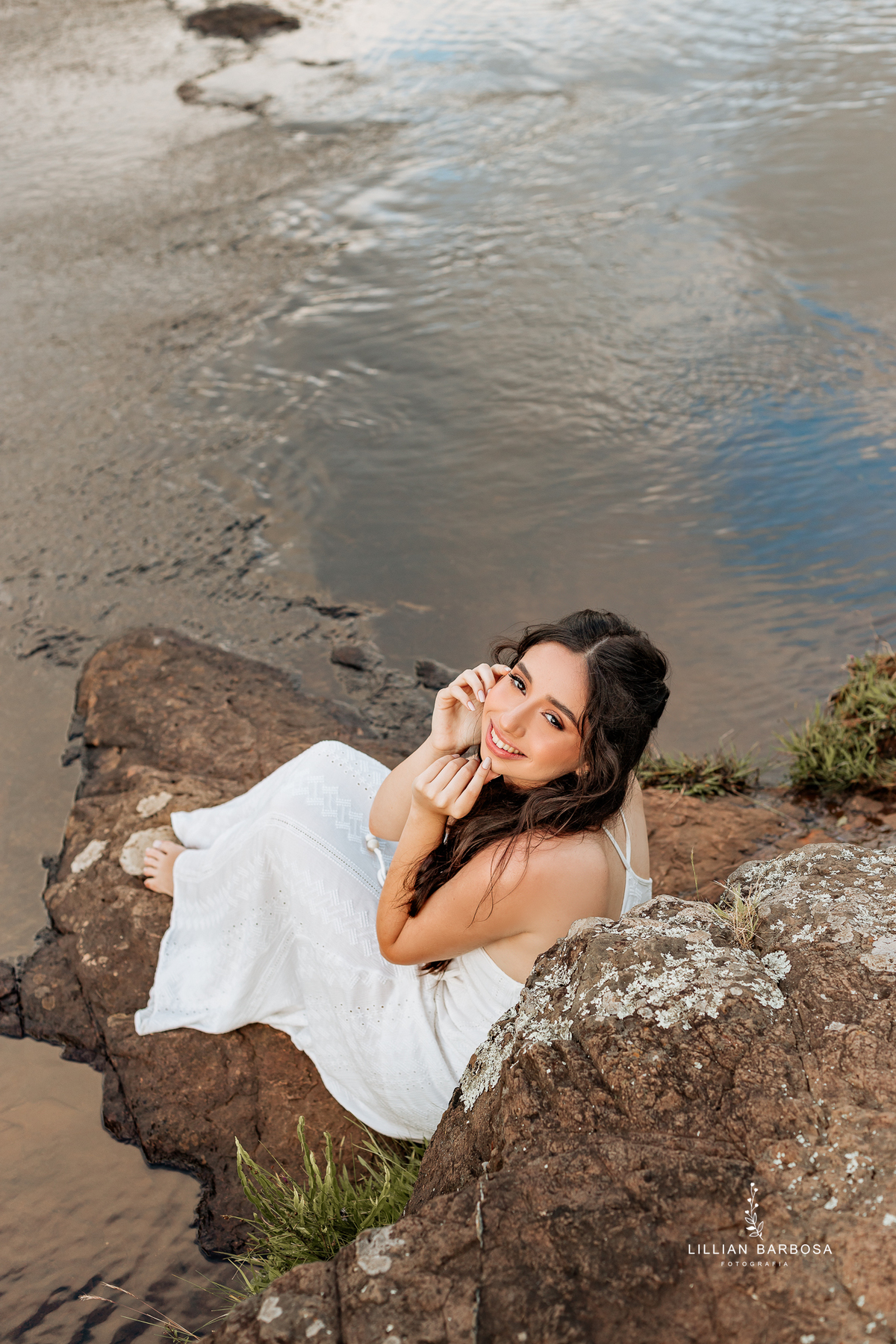 ensaio-de-quinze-anos-Atelie-daniela-nagel-serra-do-rio-do-rastro-vestido azul-preto-rosa-balanço-com-flores-fotografa-de-lauro-muller-santa-catarina