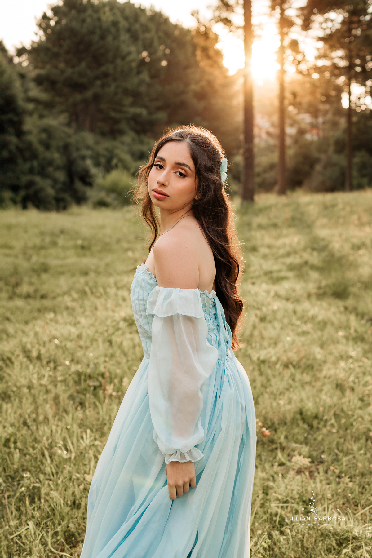 ensaio-de-quinze-anos-Atelie-daniela-nagel-serra-do-rio-do-rastro-vestido azul-preto-rosa-balanço-com-flores-fotografa-de-lauro-muller-santa-catarina