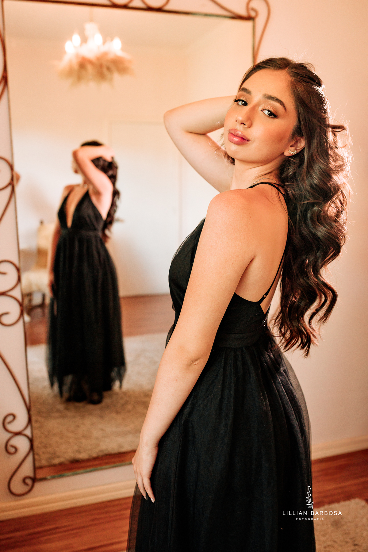 ensaio-de-quinze-anos-Atelie-daniela-nagel-serra-do-rio-do-rastro-vestido azul-preto-rosa-balanço-com-flores-fotografa-de-lauro-muller-santa-catarina