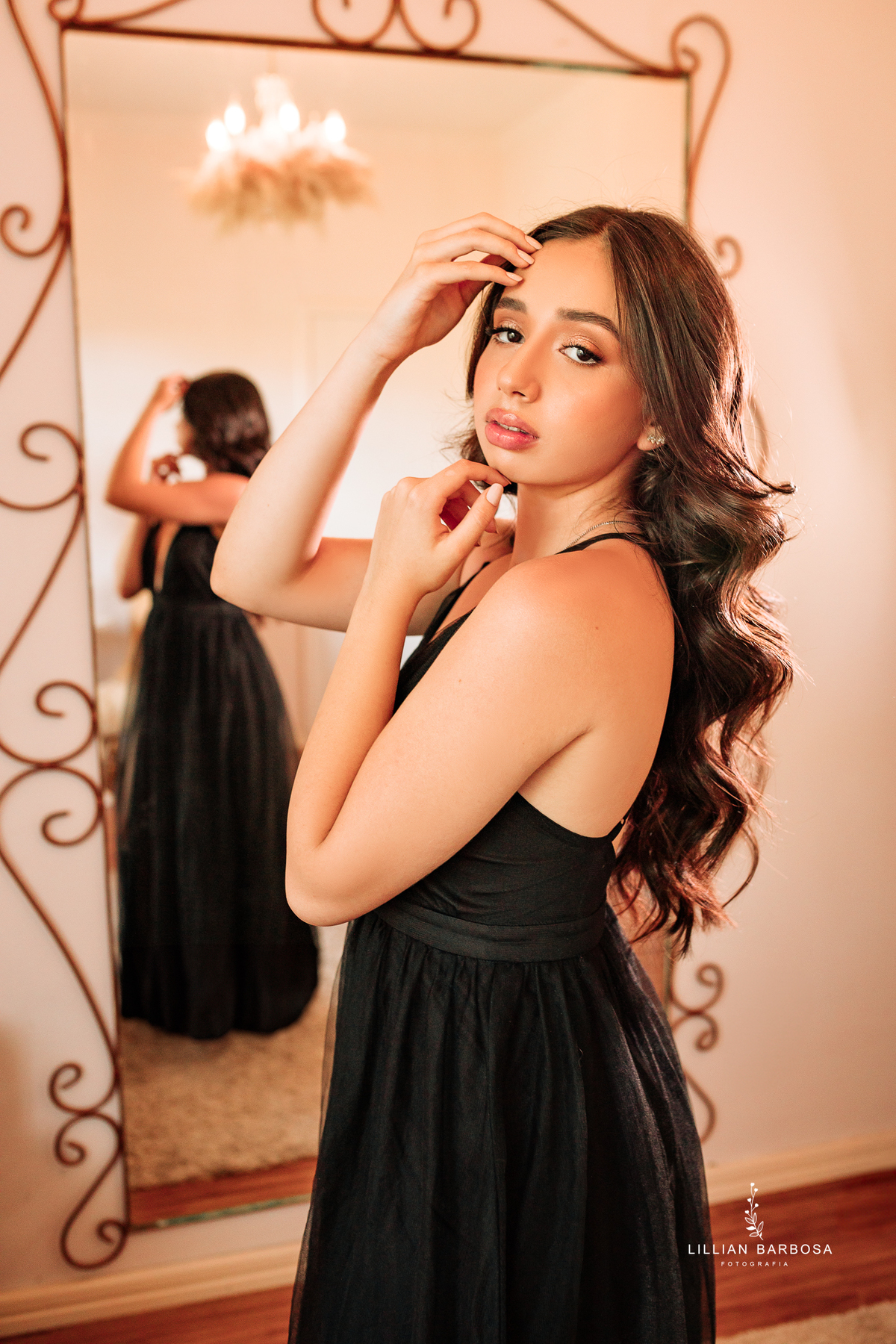 ensaio-de-quinze-anos-Atelie-daniela-nagel-serra-do-rio-do-rastro-vestido azul-preto-rosa-balanço-com-flores-fotografa-de-lauro-muller-santa-catarina