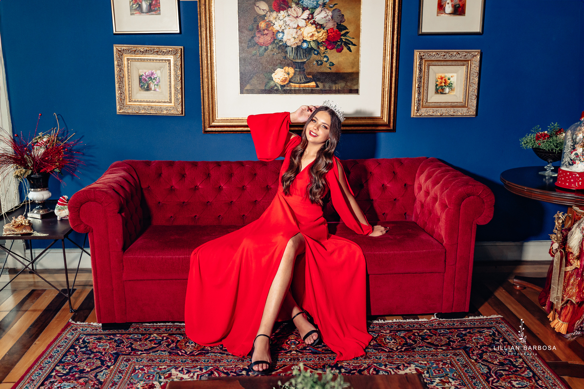 ensaio-de-quinze-anos-castelo-henrique-lage-vestido-vermelho-amarelo-prenda-com-cavalo-fotografa-de-lauro-muller-santa-catarina