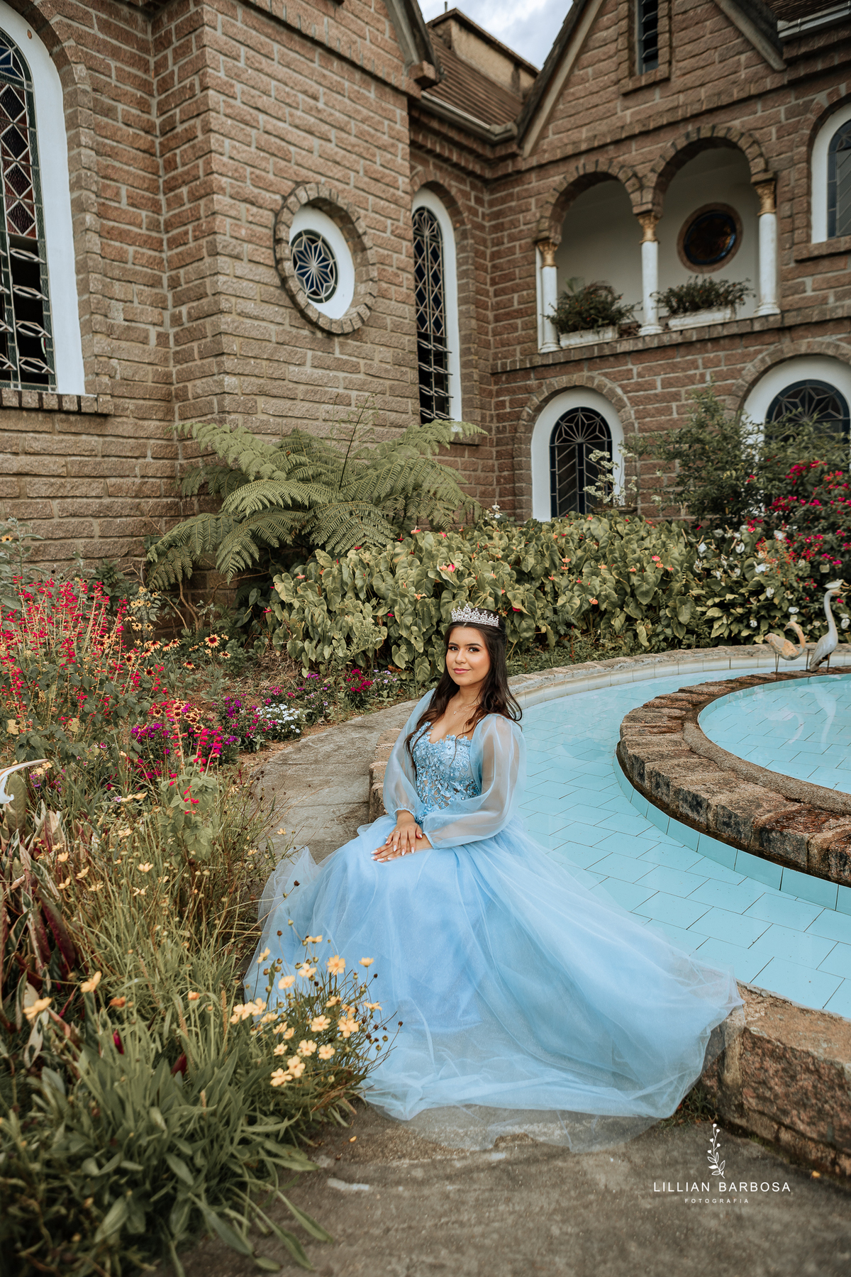 ensaio-de-quinze-anos-castelo-vestido-vermelho-Azul-bege-com-girrasoi-fotografa-de-lauro-muller-santa-catarina