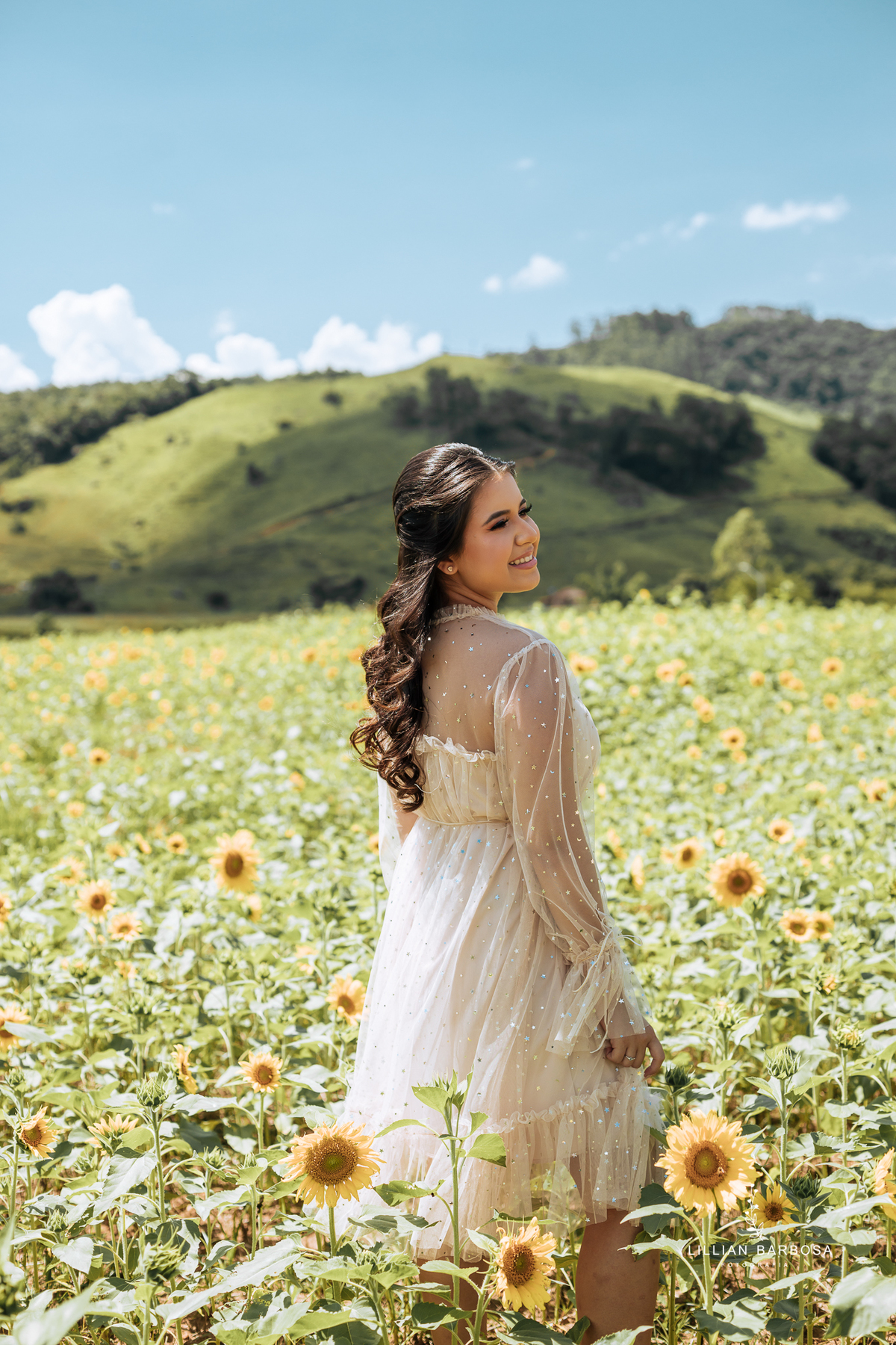 ensaio-de-quinze-anos-castelo-vestido-vermelho-Azul-bege-com-girrasoi-fotografa-de-lauro-muller-santa-catarina