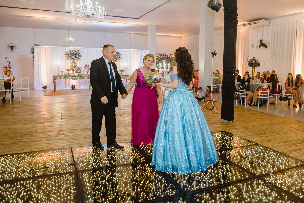 Festa-de-quinze-anos-vestido-Brilho-azul-fotografa-de-lauro-muller-santa-catarina