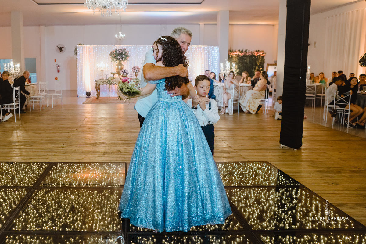 Festa-de-quinze-anos-vestido-Brilho-azul-fotografa-de-lauro-muller-santa-catarina