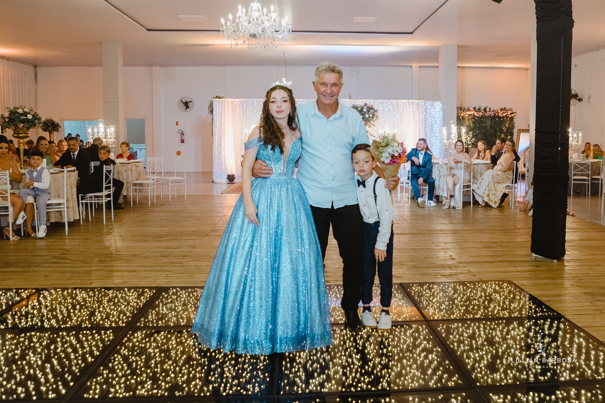 Festa-de-quinze-anos-vestido-Brilho-azul-fotografa-de-lauro-muller-santa-catarina