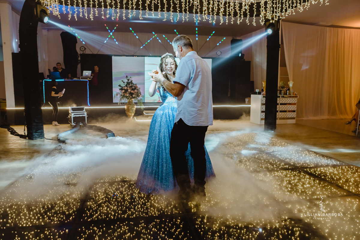 Festa-de-quinze-anos-vestido-Brilho-azul-fotografa-de-lauro-muller-santa-catarina