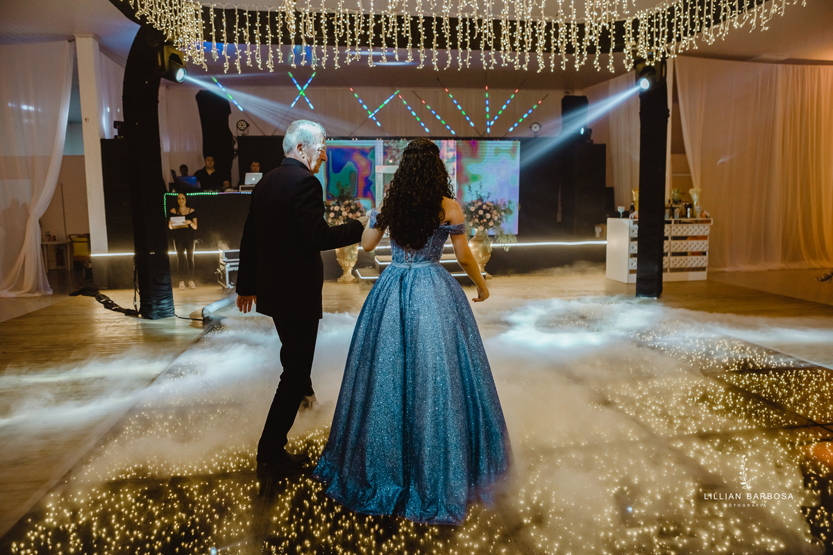 Festa-de-quinze-anos-vestido-Brilho-azul-fotografa-de-lauro-muller-santa-catarina