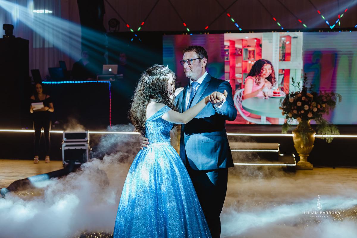Festa-de-quinze-anos-vestido-Brilho-azul-fotografa-de-lauro-muller-santa-catarina