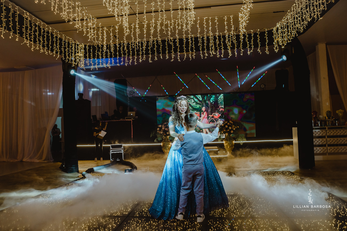 Festa-de-quinze-anos-vestido-Brilho-azul-fotografa-de-lauro-muller-santa-catarina